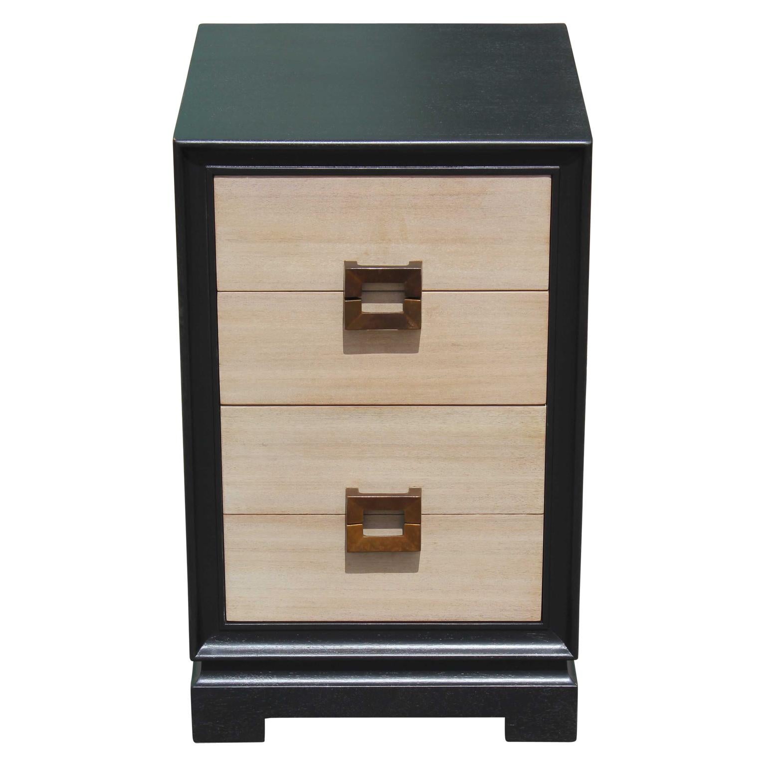Modern Pair of Two-Tone Four-Drawer Nightstands with Neutral Finish In Excellent Condition In Houston, TX