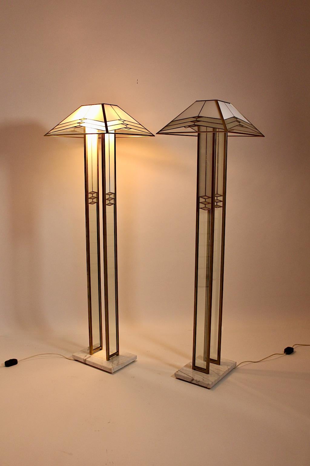 Modernes Paar italienischer Vintage-Stehlampe aus Marmorglas und Metall, Poliarte, 1980er Jahre (Italienisch) im Angebot