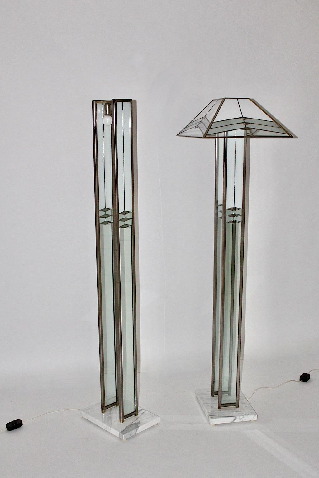 Verre Paire de lampadaires italiens modernes vintage en métal et marbre Poliarte, années 1980 en vente