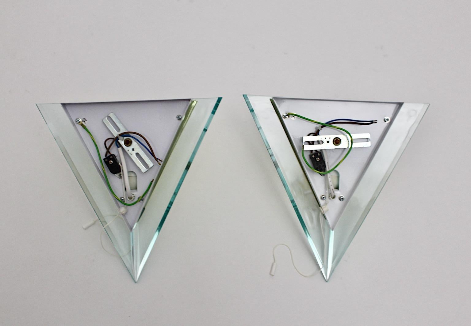 Moderna Pareja de Triángulo Vintage Lucite Metal Sconce Años 90 Alemania en venta 4