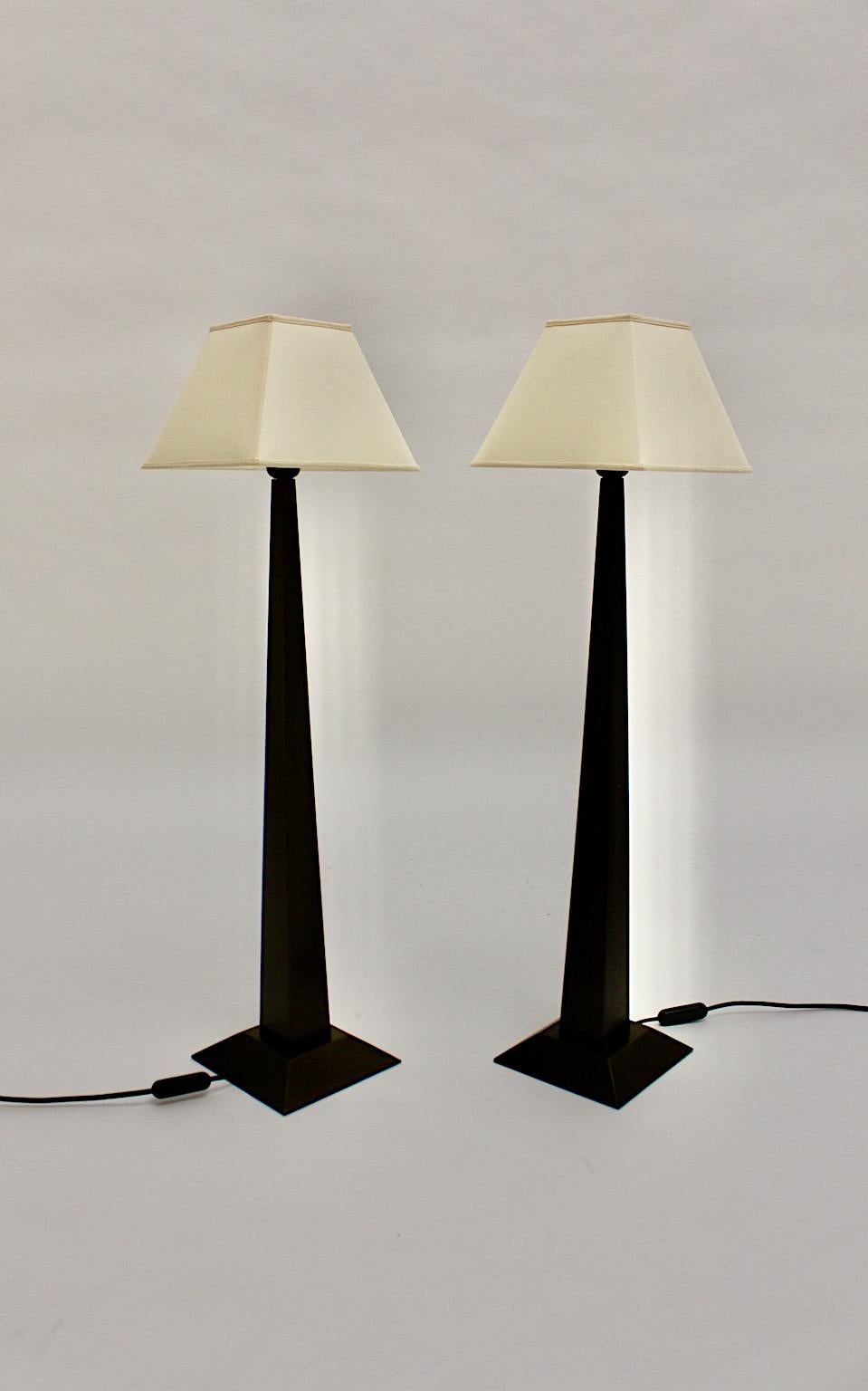 Modern Pair of Vintage Obelisk Table Lamp Brown Beech White Fabric France, 1980s In Good Condition For Sale In Vienna, AT