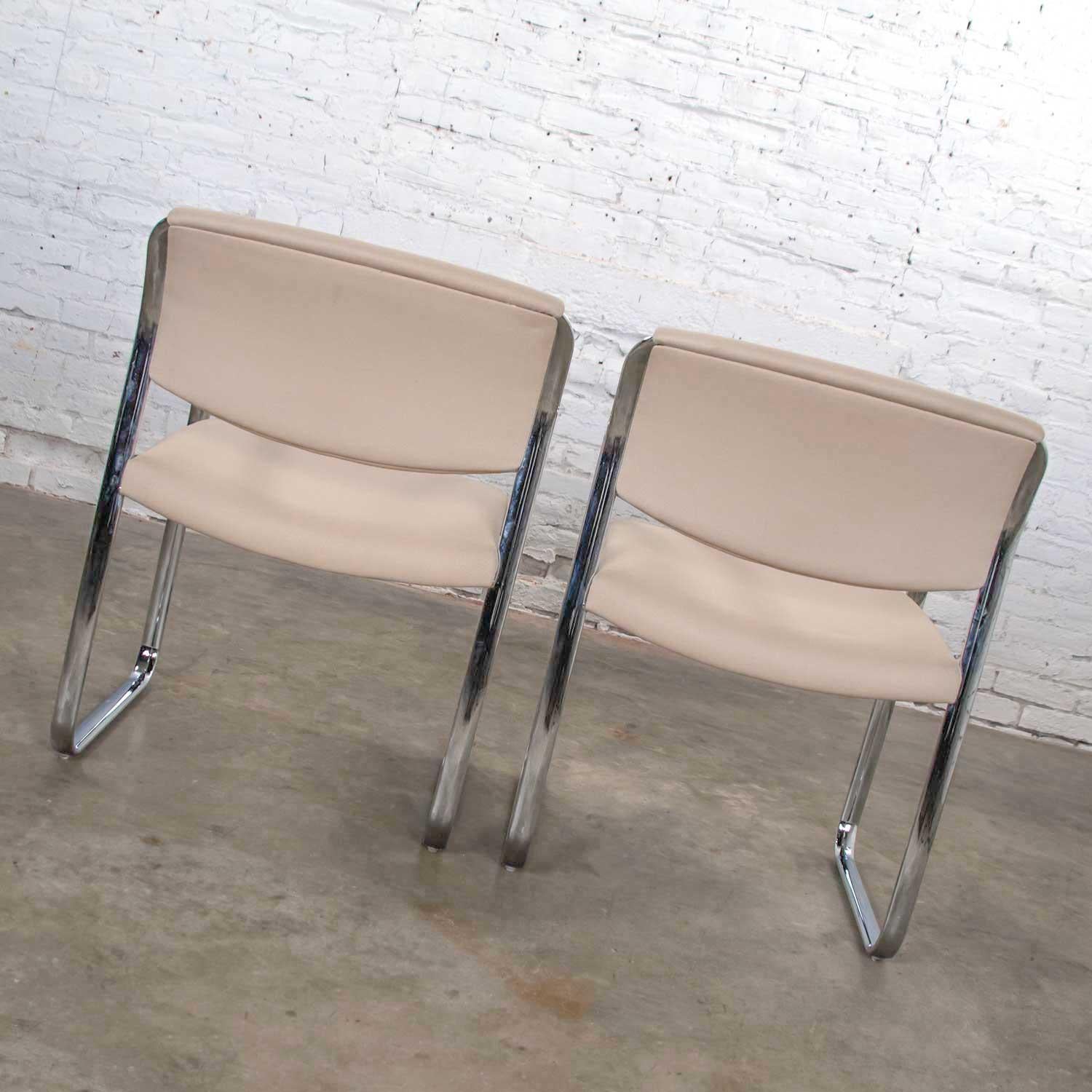 Modern Pair Off-White and Chrome Accent or Dining Armchairs by Steelcase For Sale 5