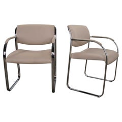 Poltrone da pranzo in stile vintage-moderno, bianco sporco e cromate, di Steelcase - Un paio