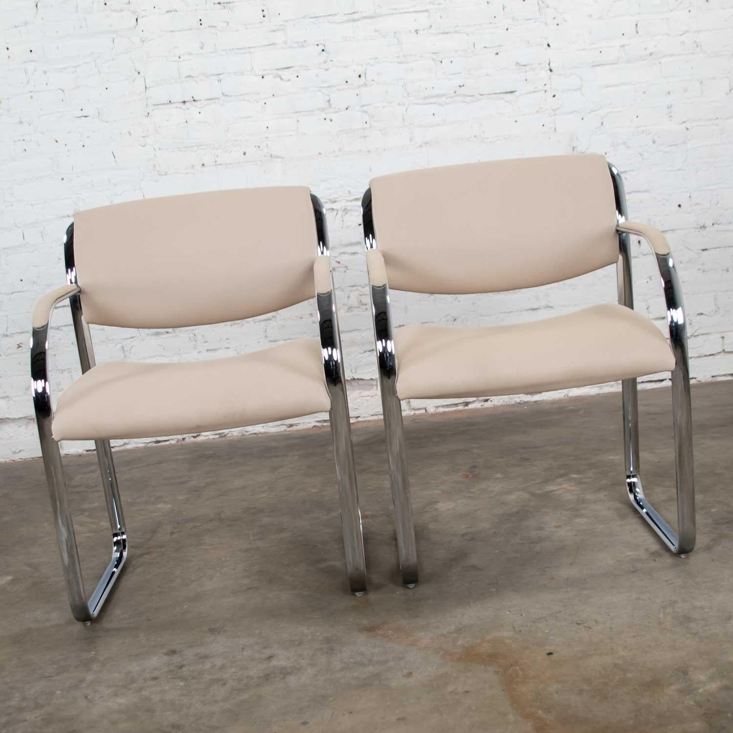 Late 20th Century Modern Pair Off-White and Chrome Accent or Dining Armchairs by Steelcase For Sale