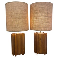 Paire de lampes modernes sculpturales en Wood Wood Noyer et abat-jour sur mesure