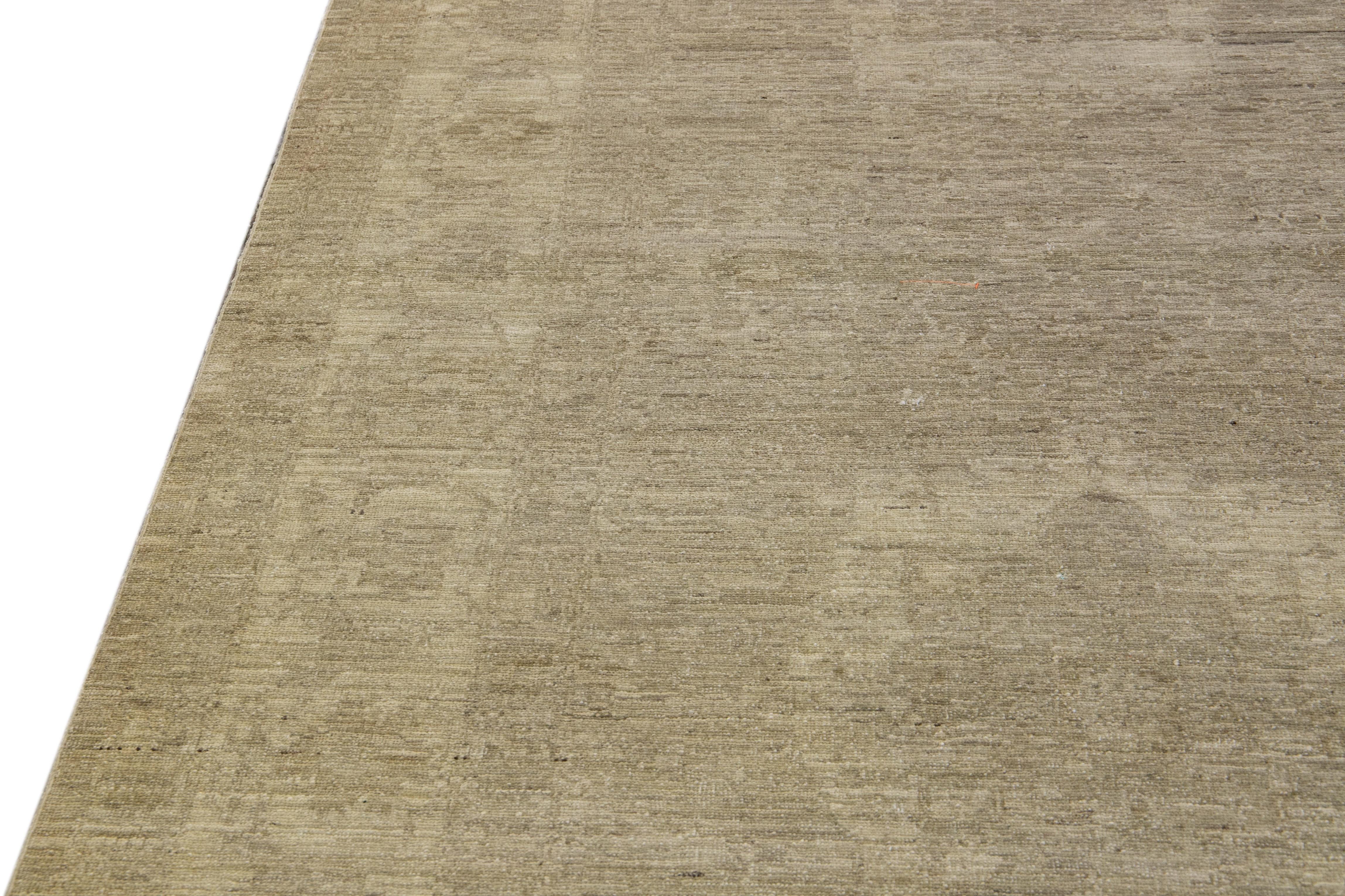 Moderner Paki Peshawar Bio-Wollteppich in Beige mit Allover-Muster (Wolle) im Angebot