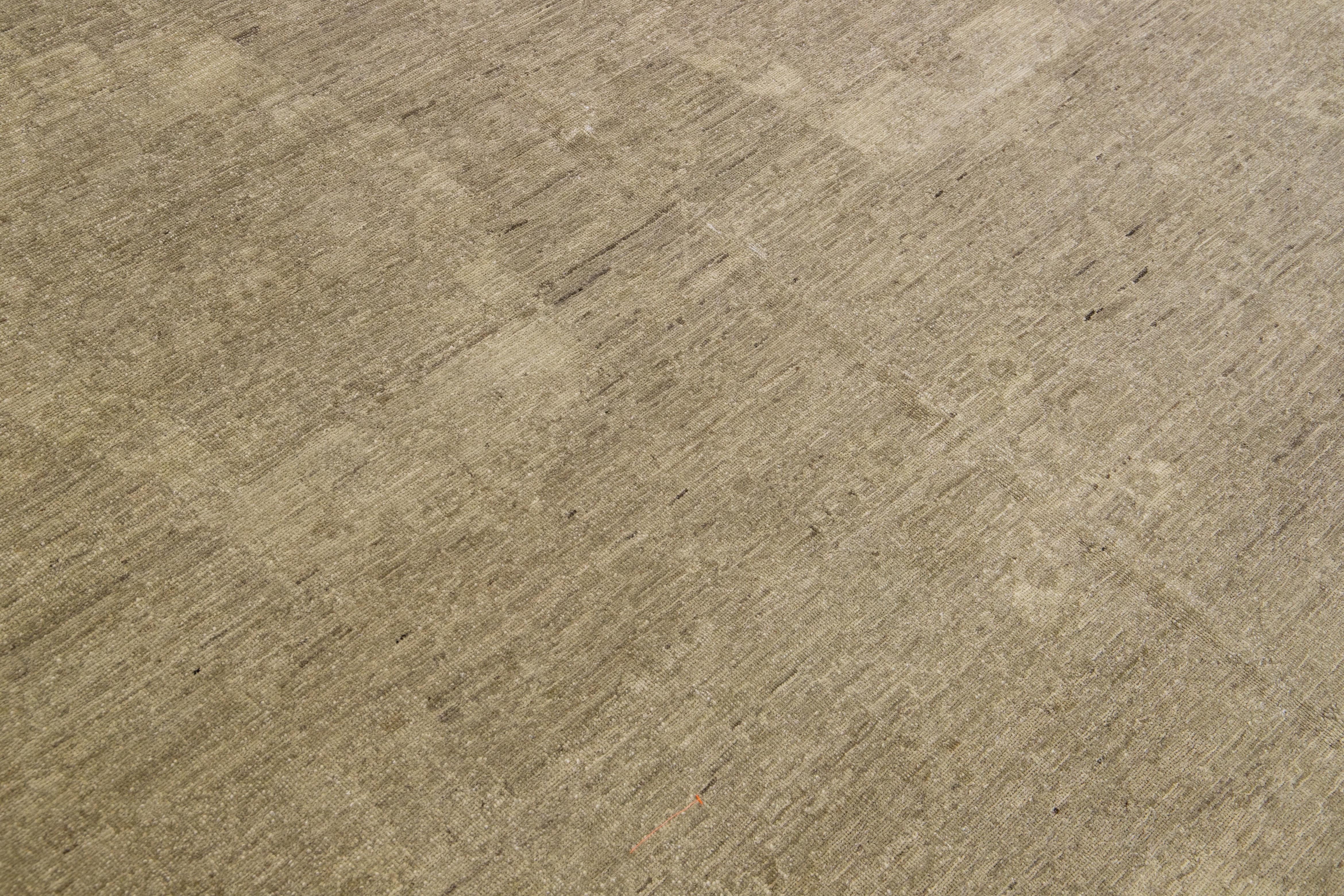 Moderner Paki Peshawar Bio-Wollteppich in Beige mit Allover-Muster im Angebot 1