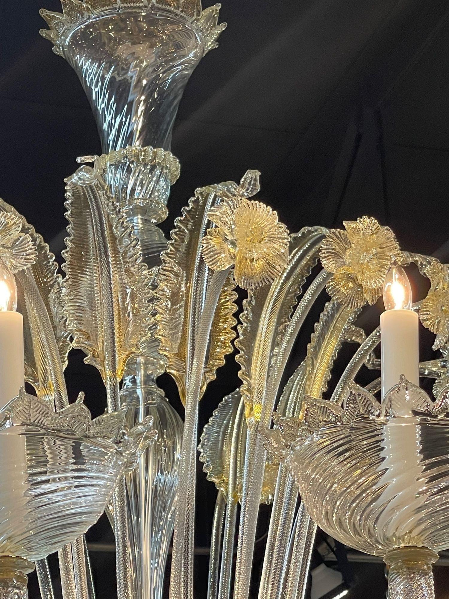 Moderne Lustre moderne en verre vénitien doré de taille palais en vente