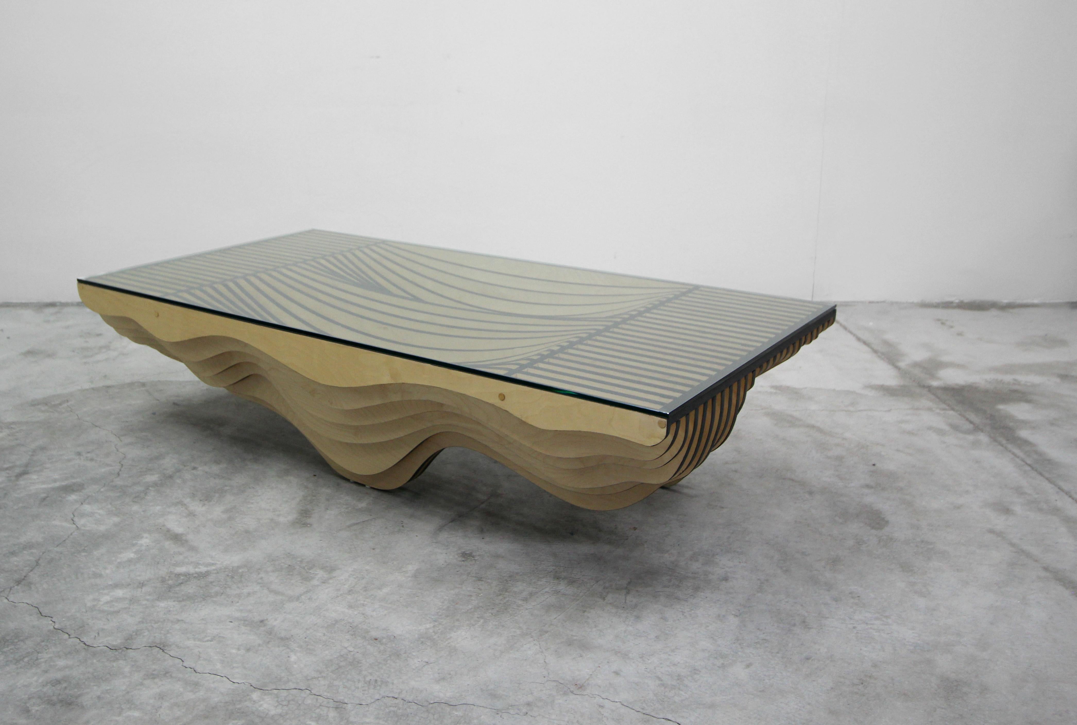 Moderner geometrischer Stapelbarer Sperrholz-Couchtisch Dune Wave (Moderne der Mitte des Jahrhunderts)