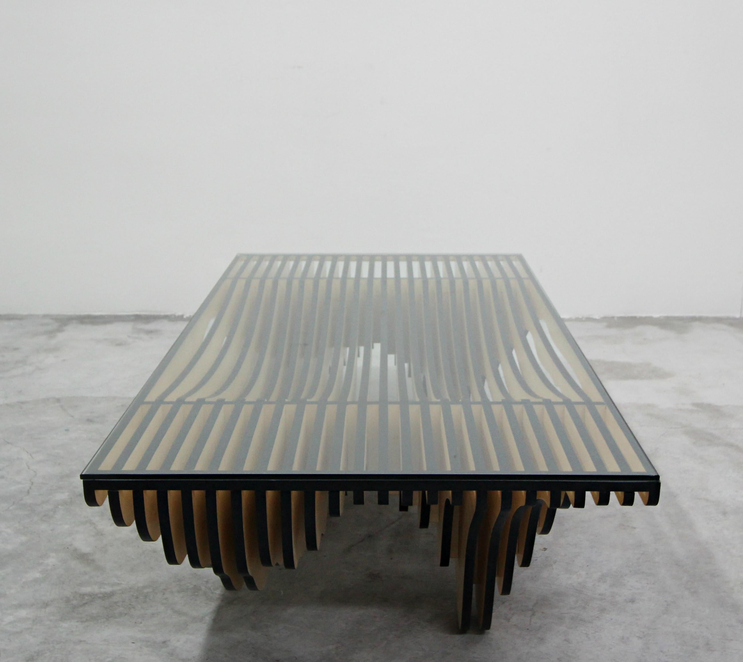 Moderner geometrischer Stapelbarer Sperrholz-Couchtisch Dune Wave (20. Jahrhundert)