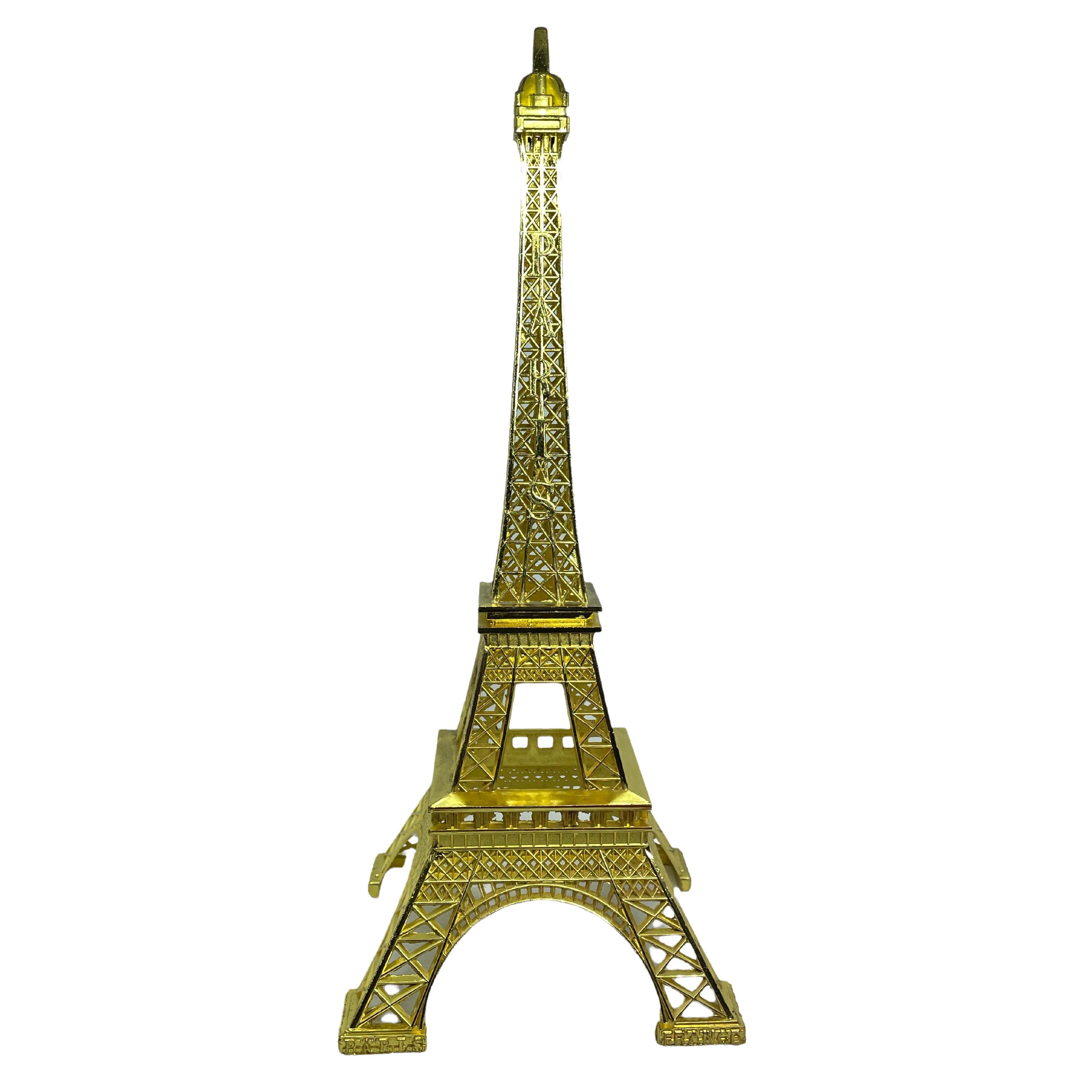 Modèle architectural d'un bâtiment souvenir des années 1980. Une certaine usure avec une belle patine, mais c'est de l'ancien. En métal. Un bel objet de bureau ou simplement un objet d'exposition dans vos collections de souvenirs du monde entier.

