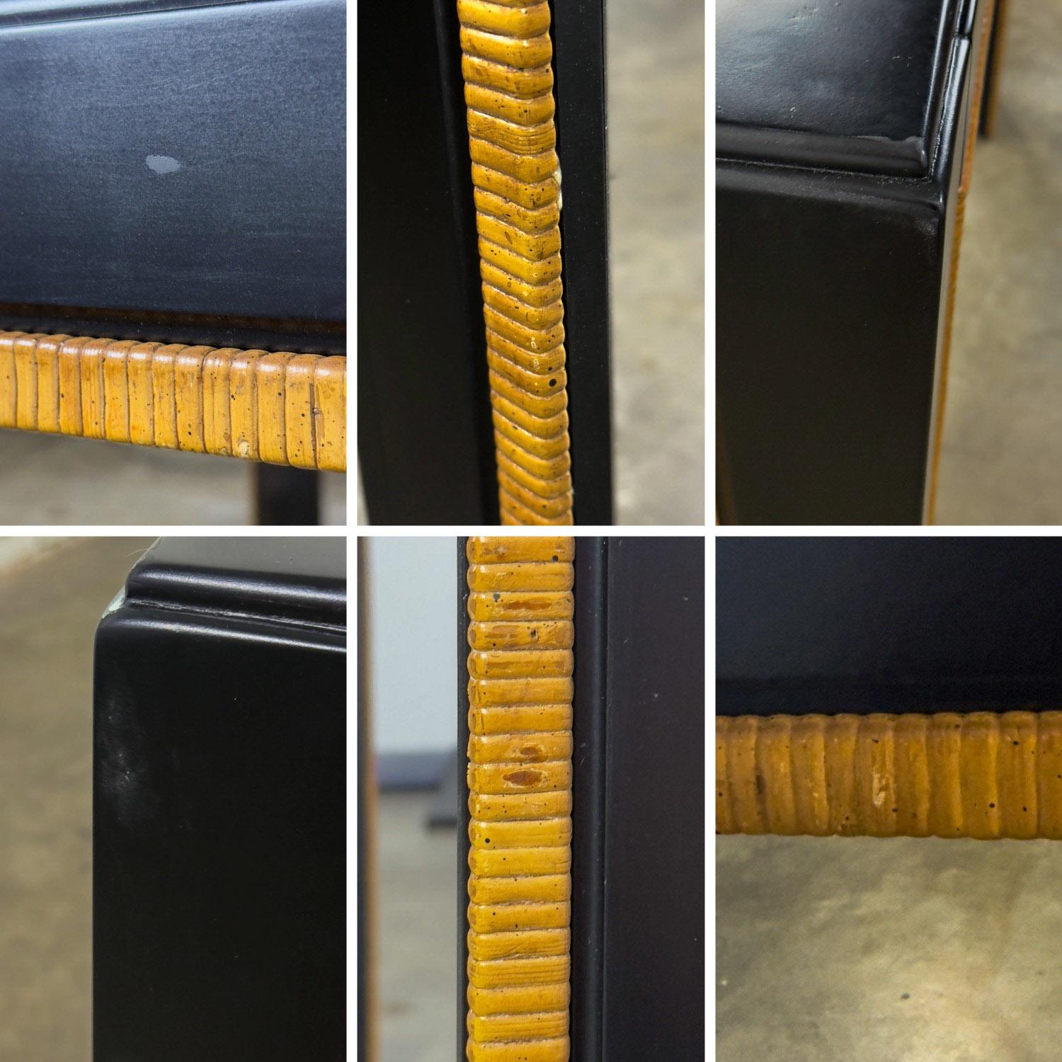 Tavolo da pranzo moderno in stile Parsons verniciato nero con finiture in finto rattan e inserto in vetro in vendita 9
