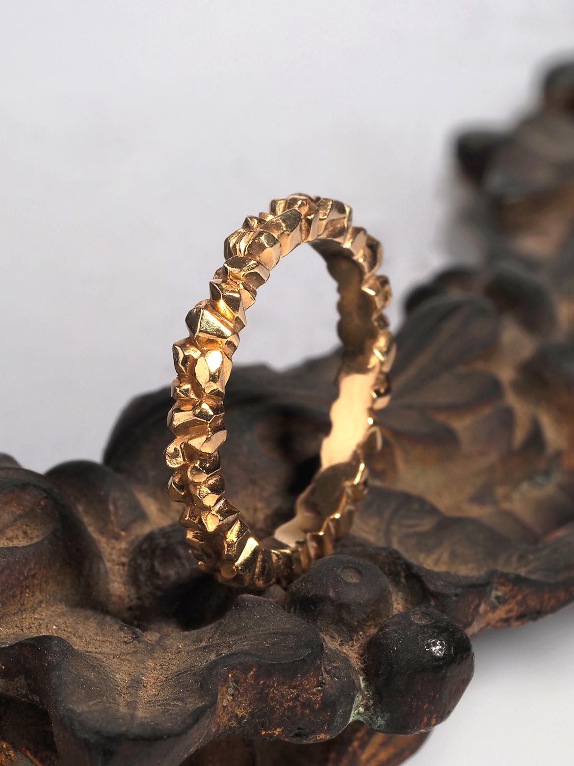 Modern partner ring - Crystal Collection 18K Gold Ring Promise ring couple ring In New Condition For Sale In Berlin, DE