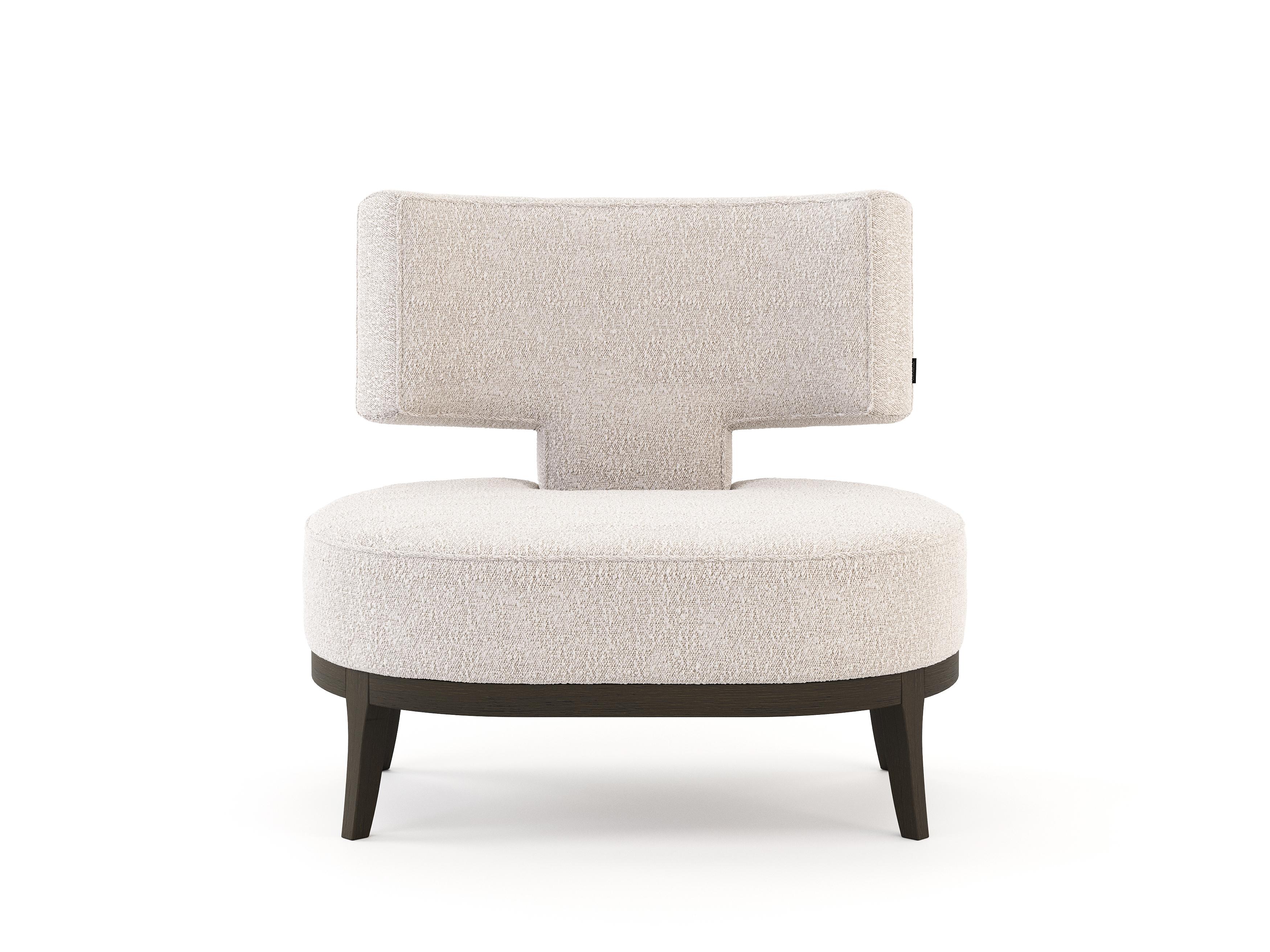 The Passione collection reflects the feminine elegance of the rounded forms of its pieces. Each design piece is essential to complete the space in a framework of perfect sophistication.

The Passione armchair seduces with its original design. The