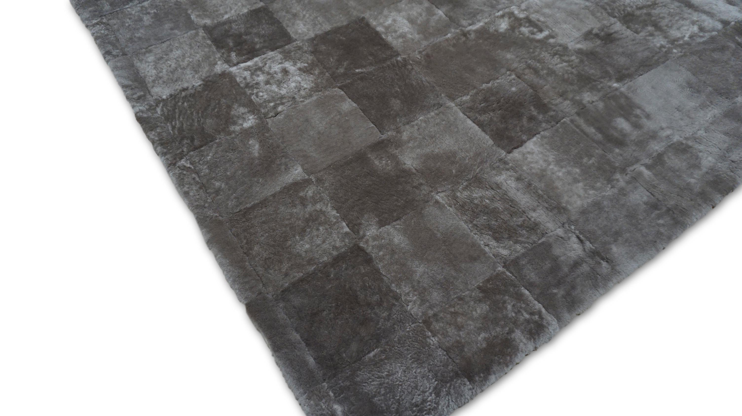 Tapis moderne Patagonia taupe de mouton 8'x10'2'' en vente 1