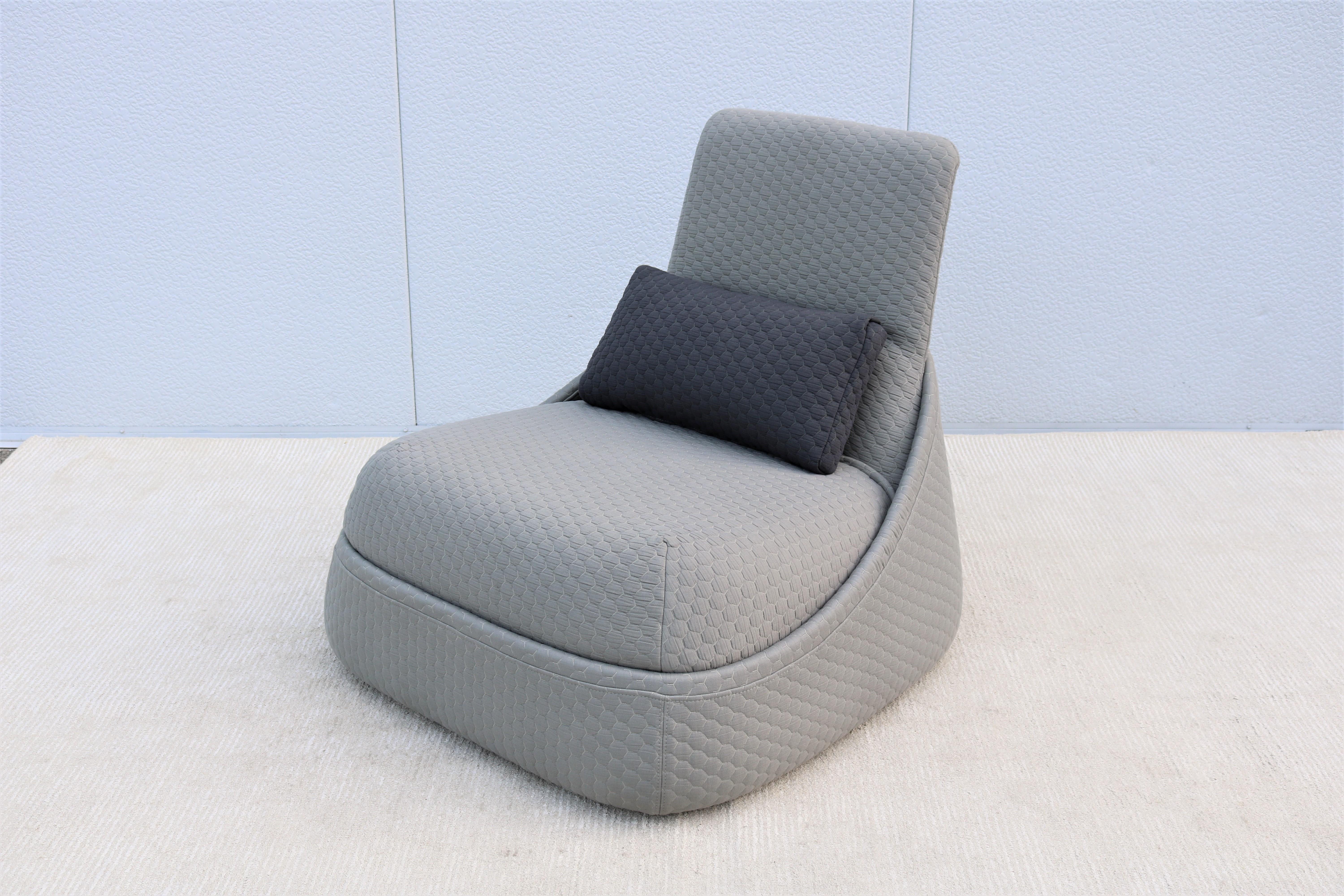 Fabulous Hosu convertible chaise lounge chair with ottoman and lumbar pillow by Coalesse.
Hosu is a habitat to relax, work, think and read, it encourages spreading out in comfort.
This unique lounge creates a very comforting personal space to