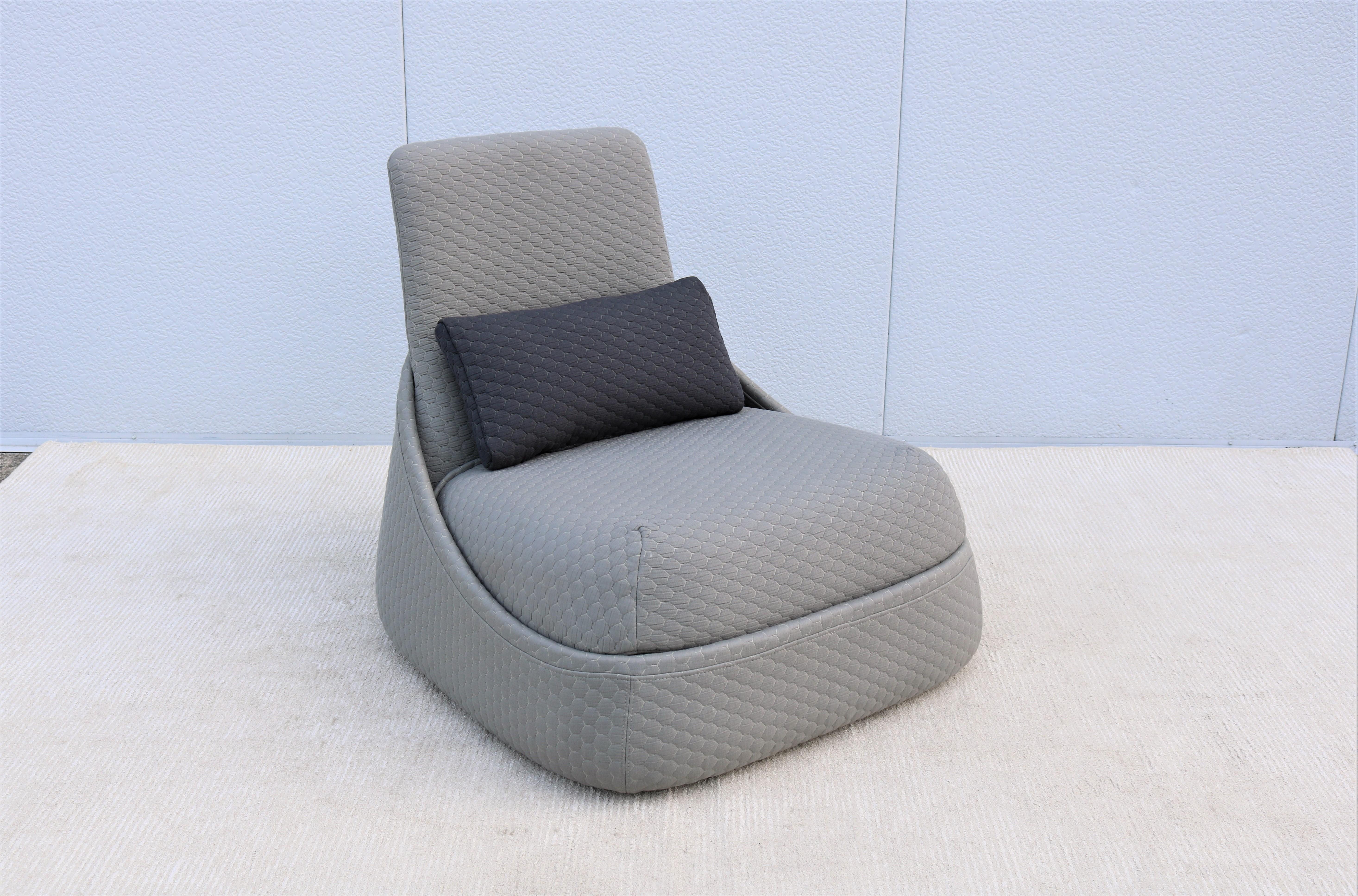 Modern Patricia Urquiola for Coalesse Hosu Chaise Lounge Chair with Ottoman In Excellent Condition For Sale In Secaucus, NJ