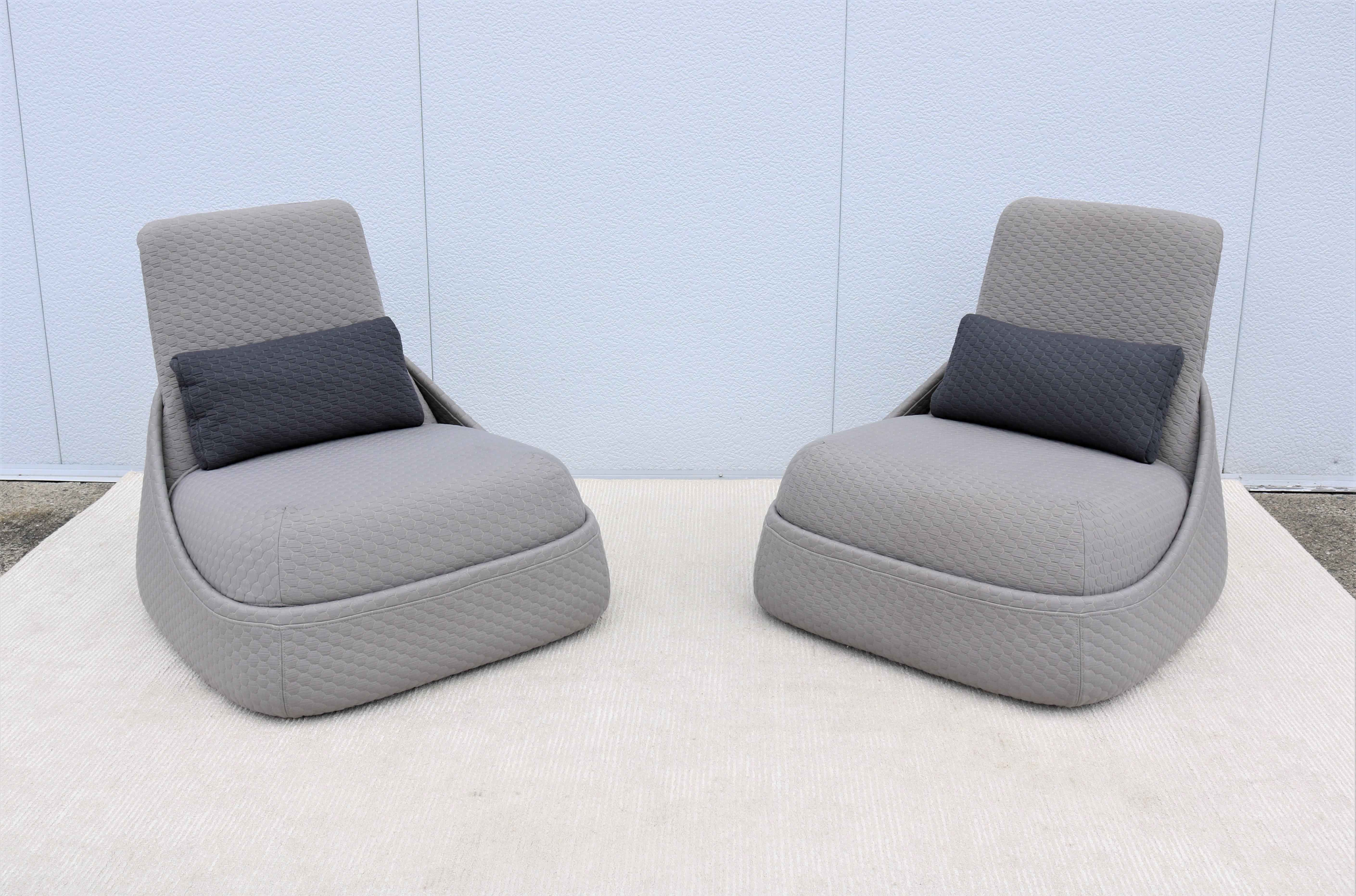 Fabulous pair of Hosu convertible chaise lounge chairs with ottoman and lumbar pillow by Coalesse.
Hosu is a habitat to relax, work, think and read, it encourages spreading out in comfort.
This unique lounge creates a very comforting personal