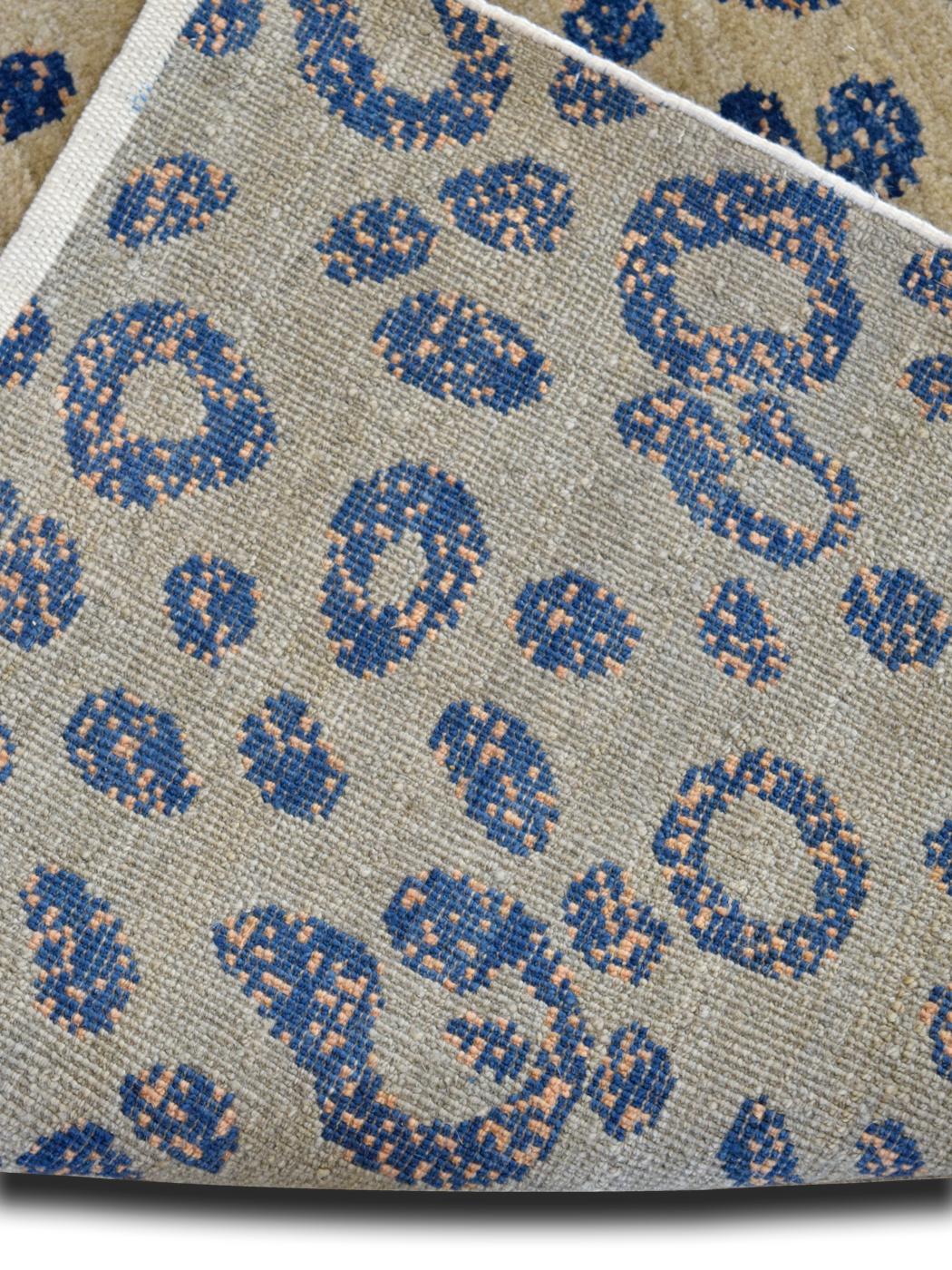 Moderner gemusterter blauer und cremefarbener persischer Wollteppich, 8' x 10' im Angebot 2