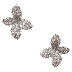 Moderne moderne Pav-Diamant-Ohrstecker aus 18 Karat Weißgold mit Blumen, neu