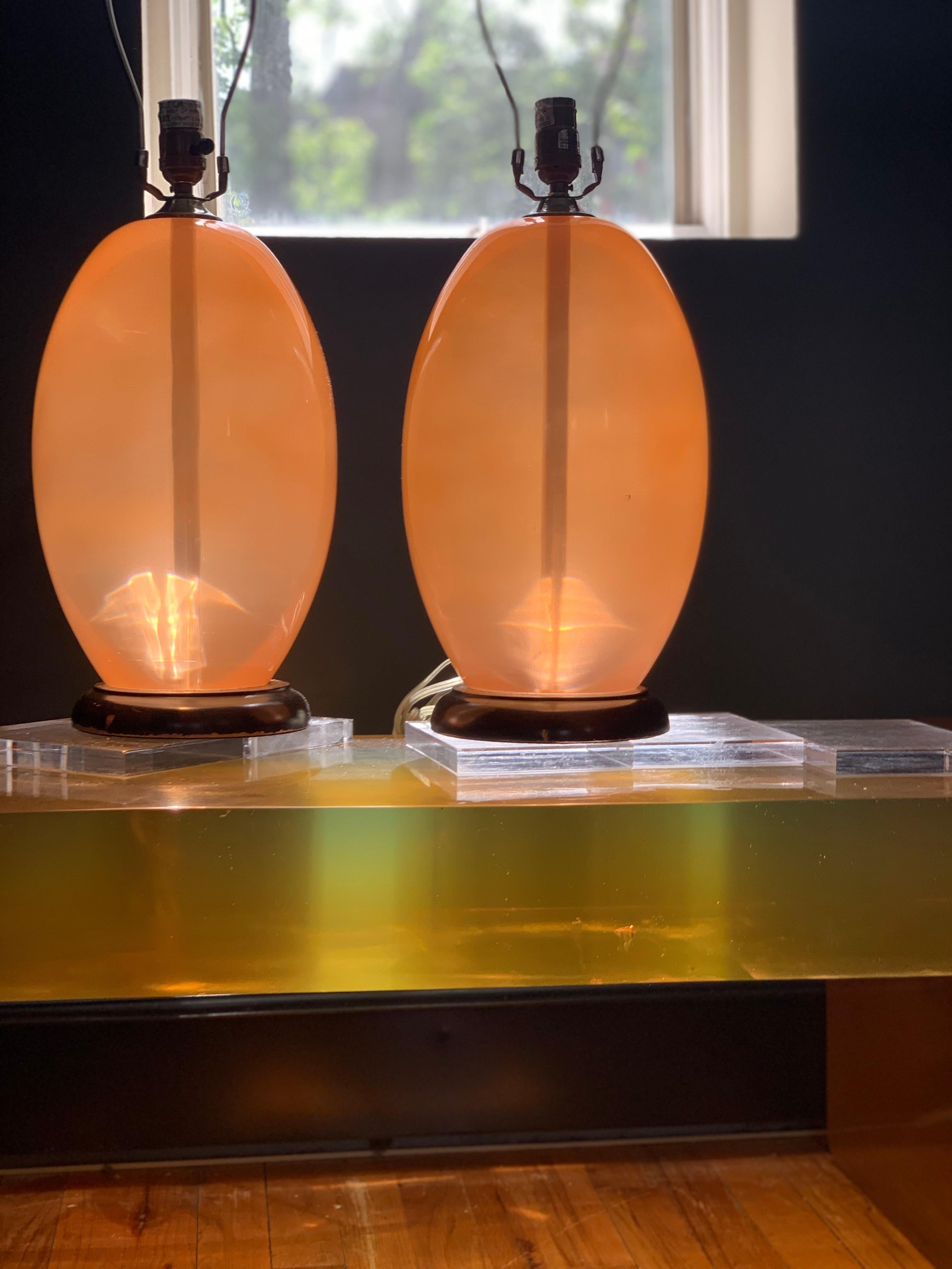 Modern Peach Lucite Midcentury Monumental  Sculptural Egg Form Table Lamp For Sale 1