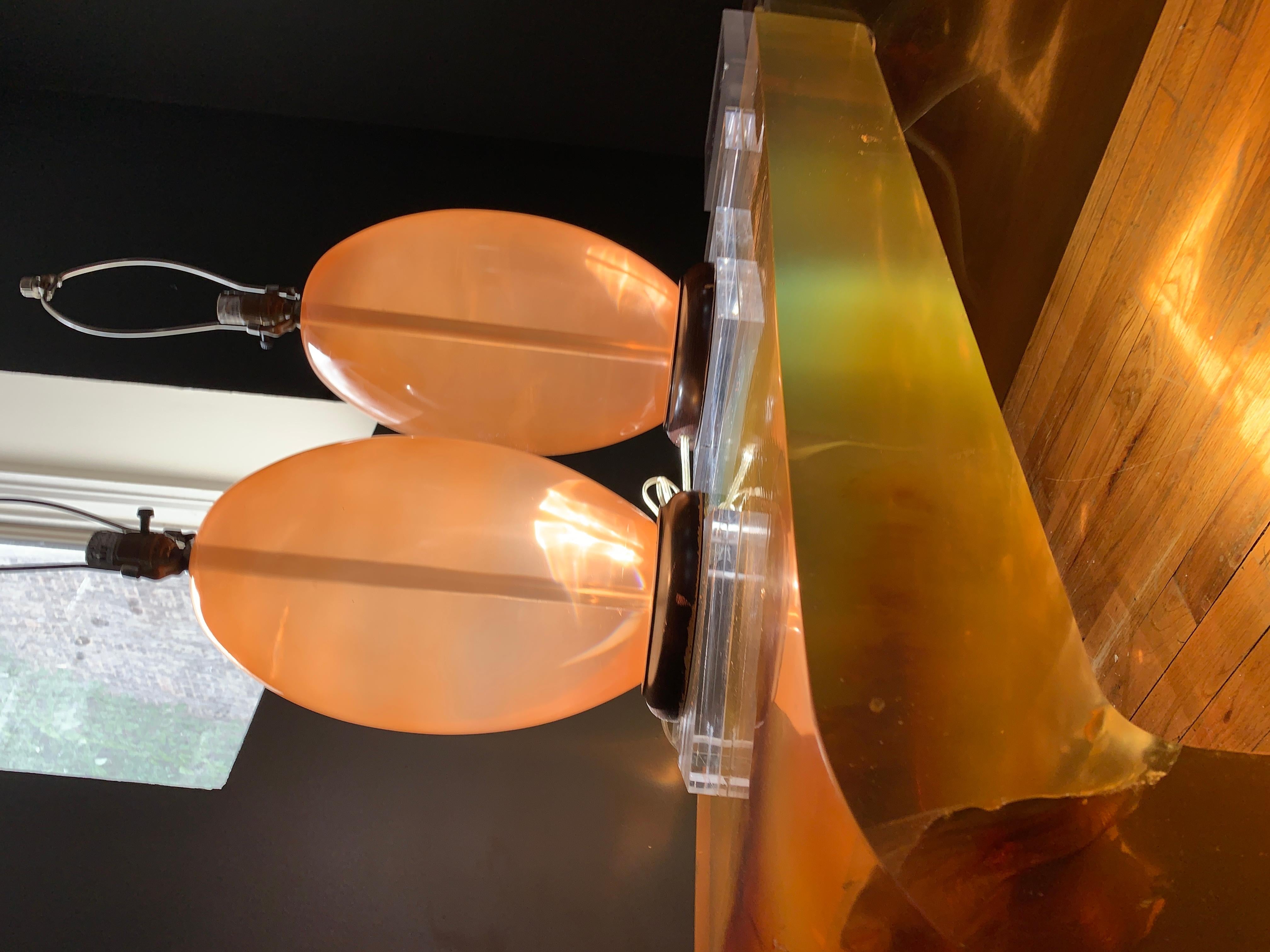 Modern Peach Lucite Midcentury Monumental  Sculptural Egg Form Table Lamp For Sale 2