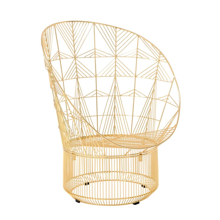 Bend Goods Wire Furniture
Like the feathers of a peacock, the elegant wire pattern of The peacock lounge chair makes a statement. The unique pattern expands outwards in a stunning arrangement that is eye-catching indoors or outdoors. This modern