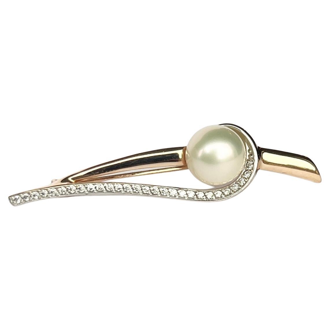 Modern Pearl and Diamond 14 Carat Gold Brooch For Sale