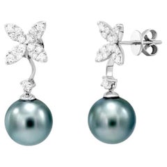 Pendientes modernos de perla, diamante y oro blanco de 18 quilates para ella
