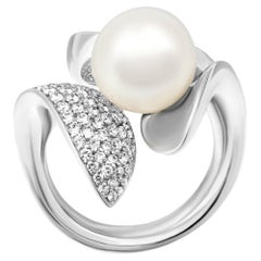 Anello moderno in oro bianco con diamante e perla per lei