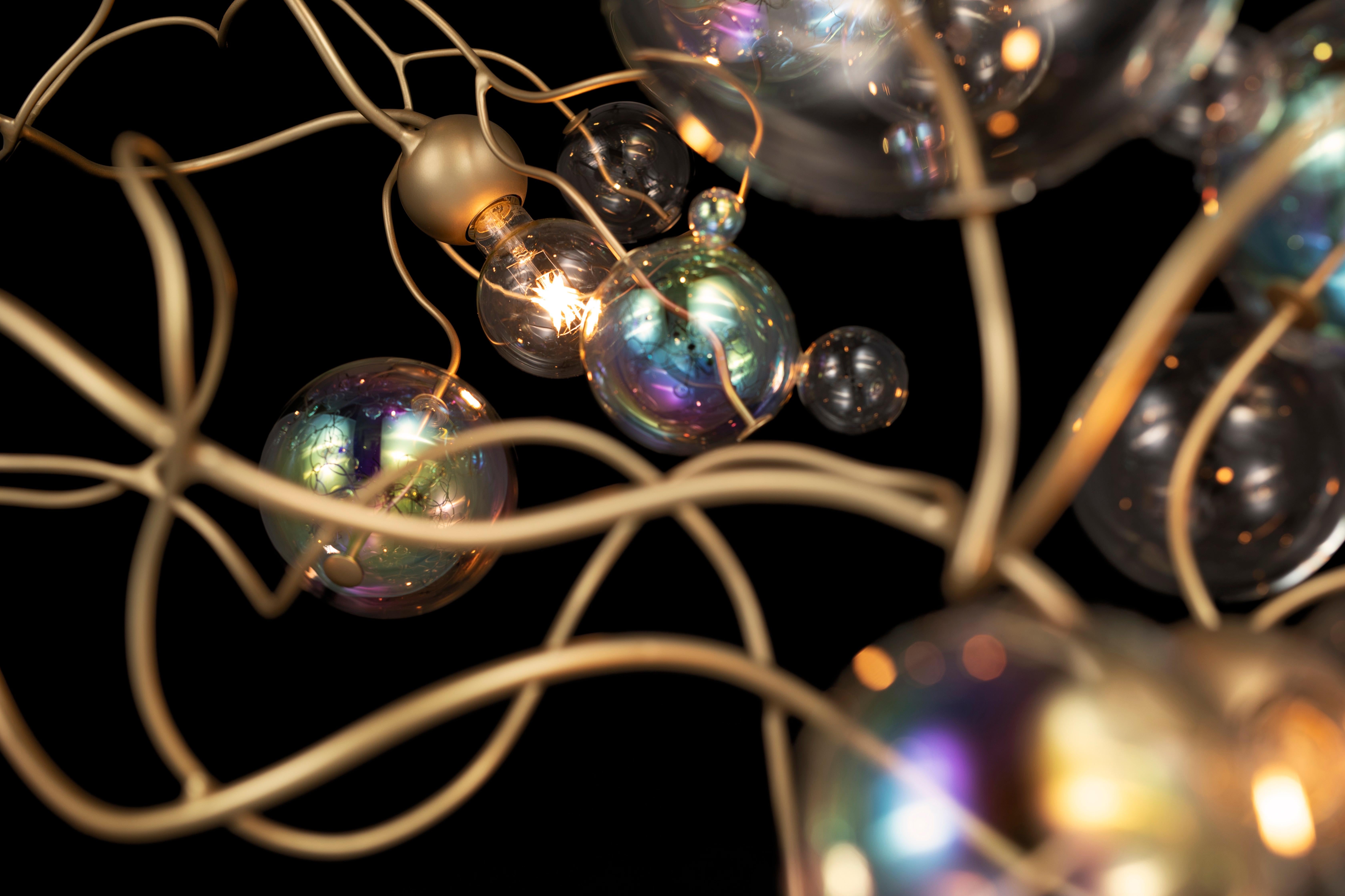 Lampadario a sospensione moderno, finitura bronzo patinato scuro, collezione Bubbles Swirl In condizioni Nuovo in vendita a Naarden, NL