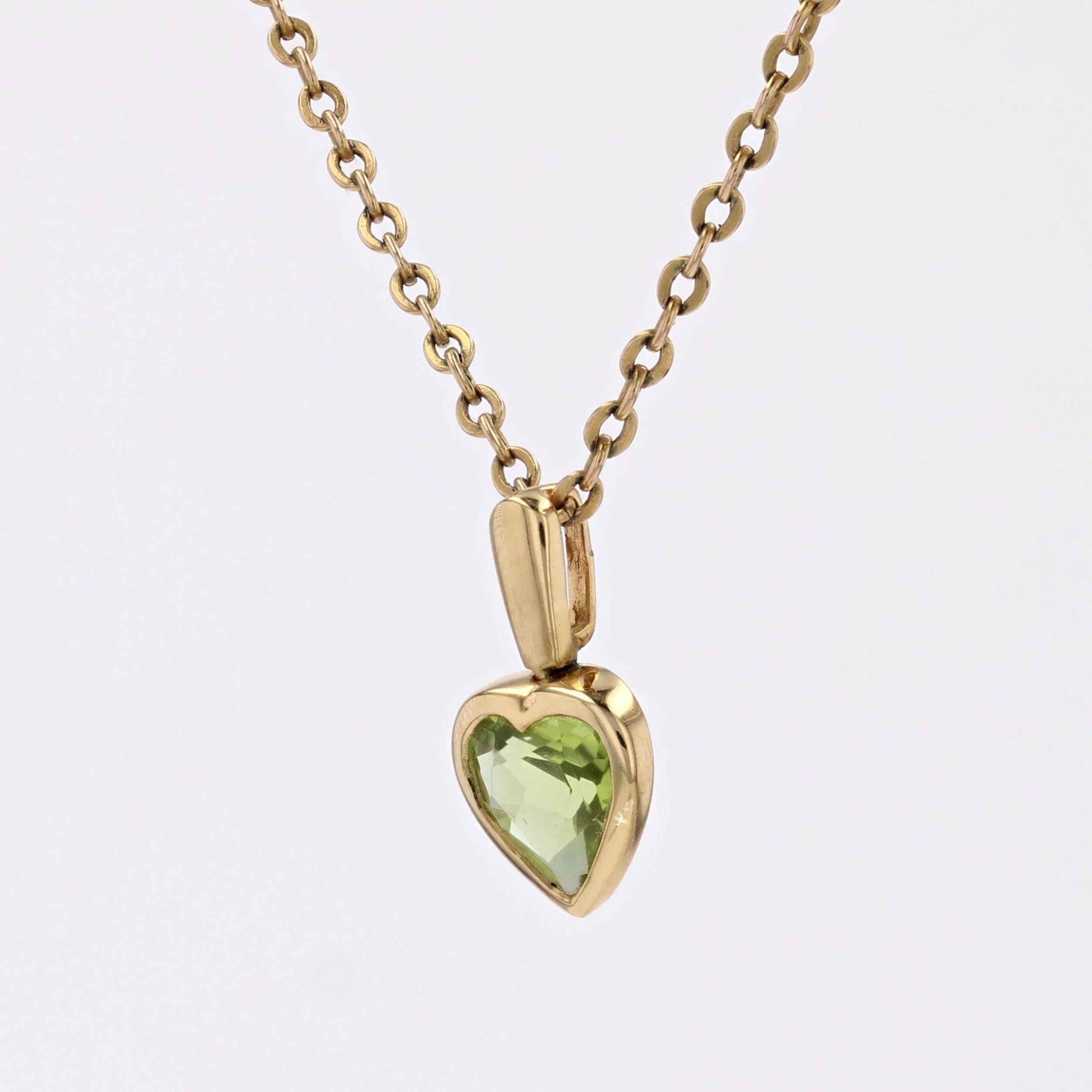 Pendentif cœur moderne en or jaune 18 carats et péridot en vente 1