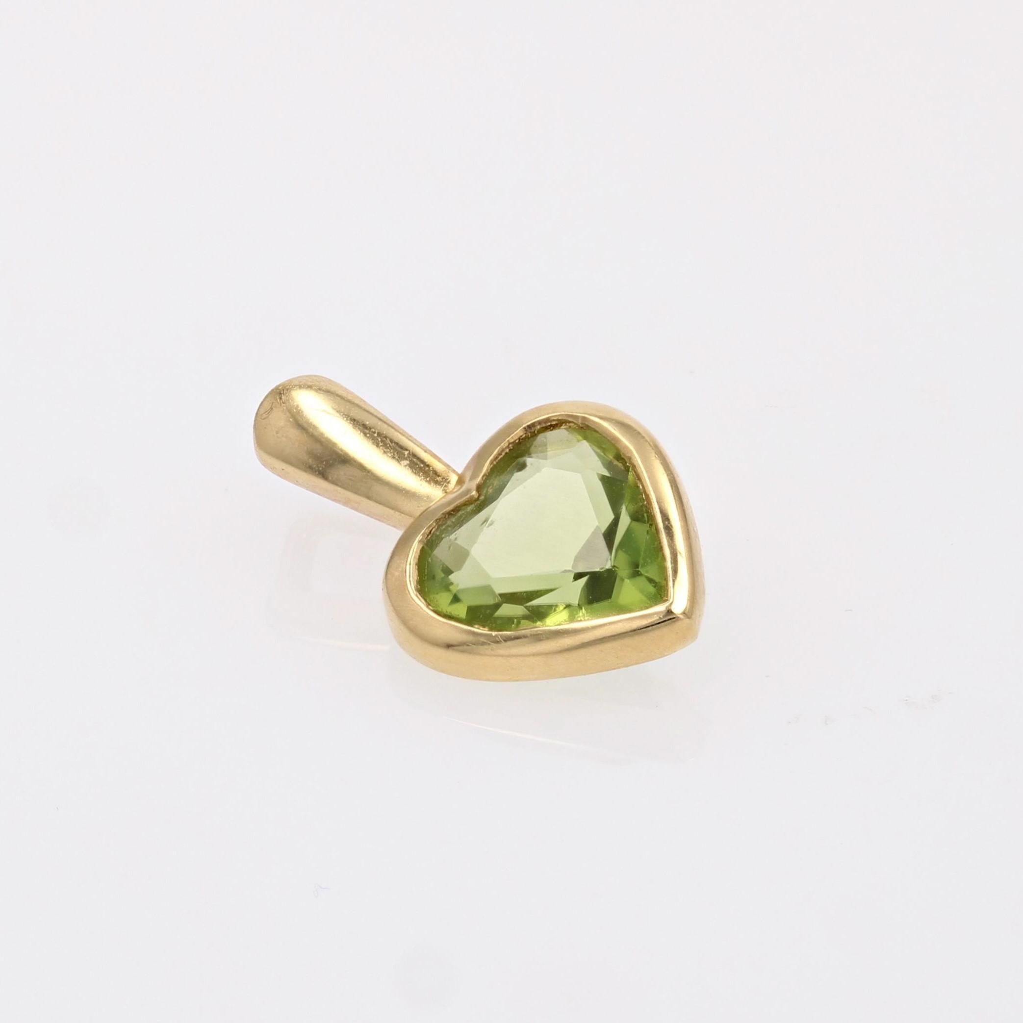Pendentif cœur moderne en or jaune 18 carats et péridot en vente 3