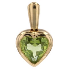 Modern Peridot 18 Karat Yellow Gold Heart Pendant