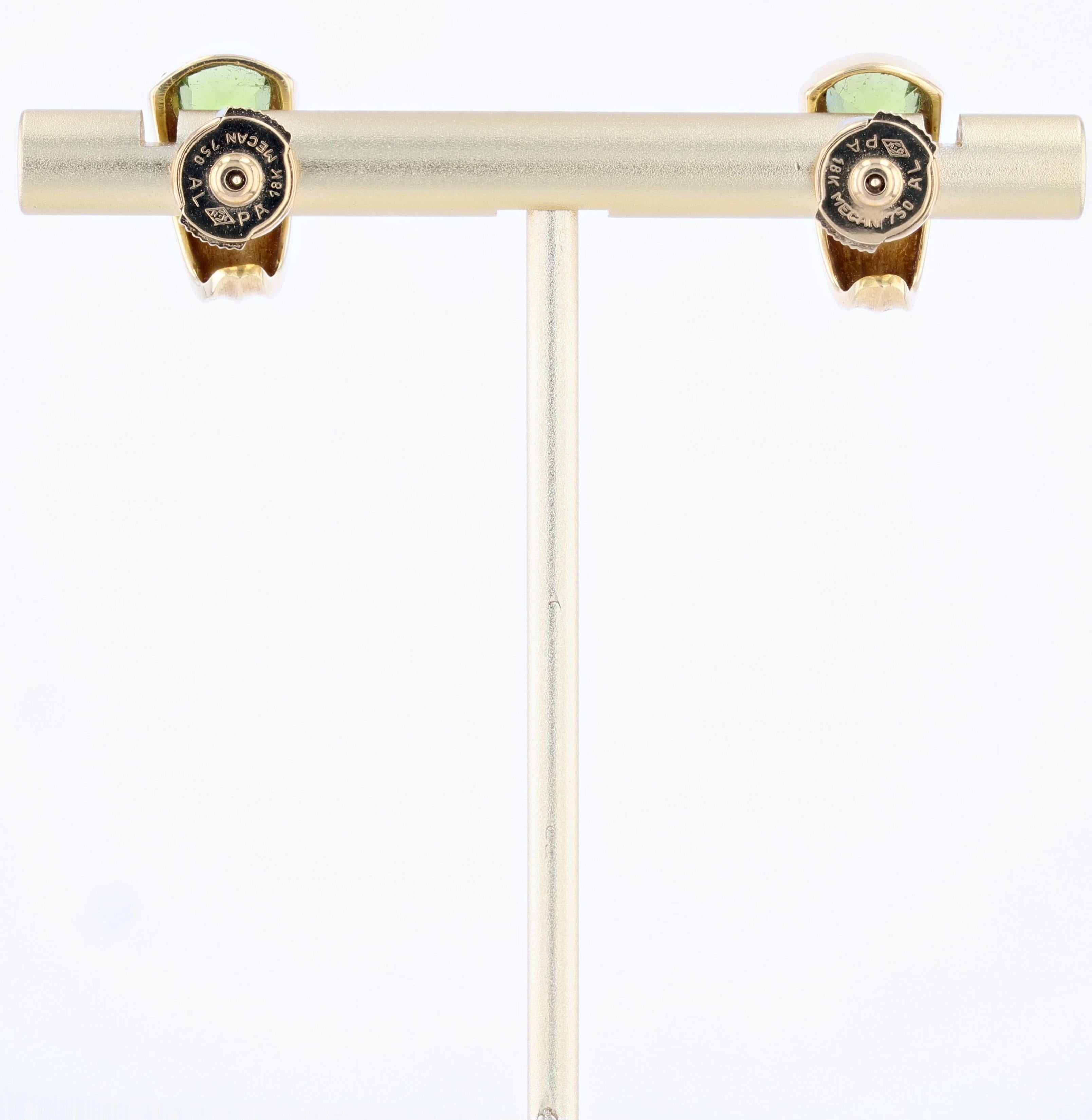 Modern Peridot 18 Karat Yellow Gold Stud Earrings For Sale 5