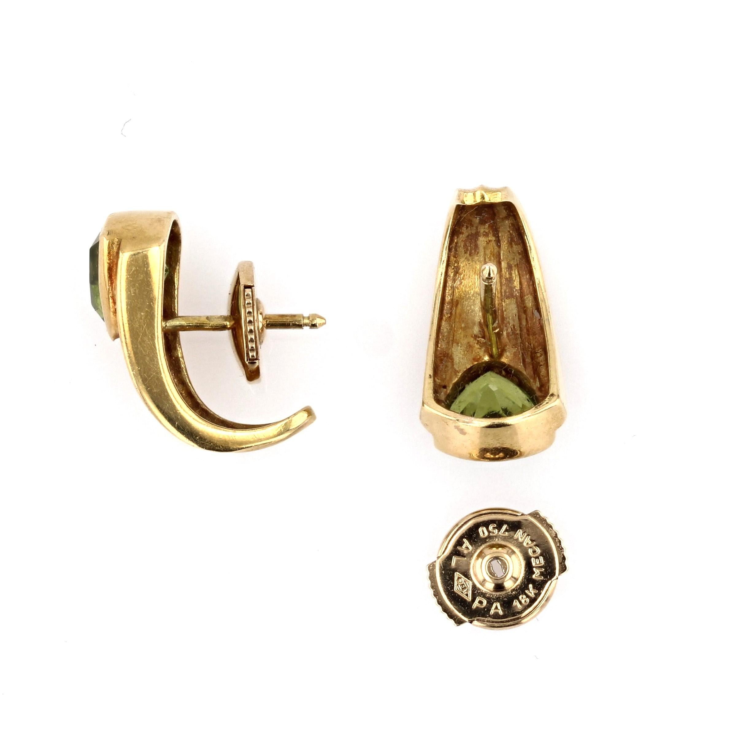 Modern Peridot 18 Karat Yellow Gold Stud Earrings For Sale 3