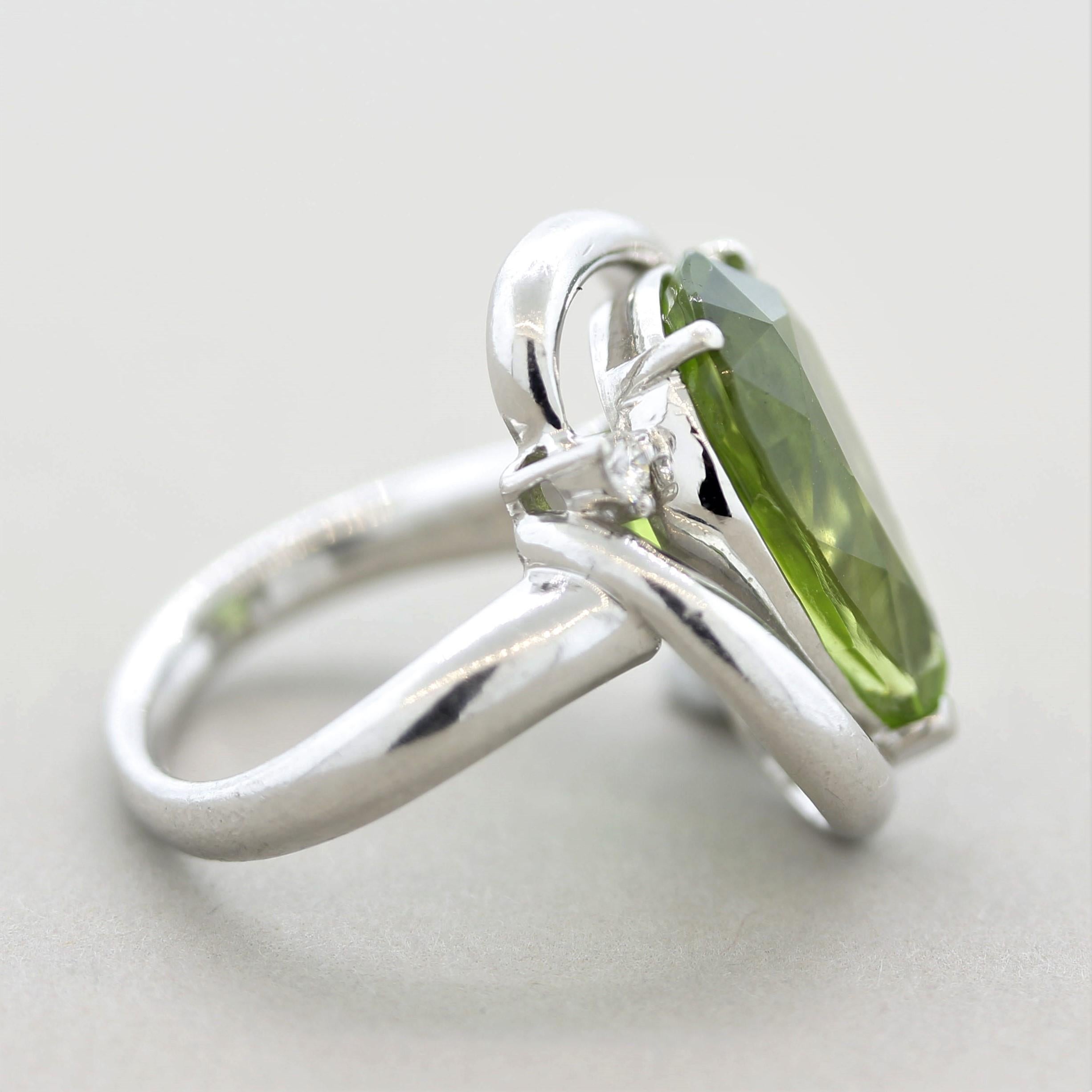 Modern Peridot Diamond Platinum Ring In New Condition In Beverly Hills, CA