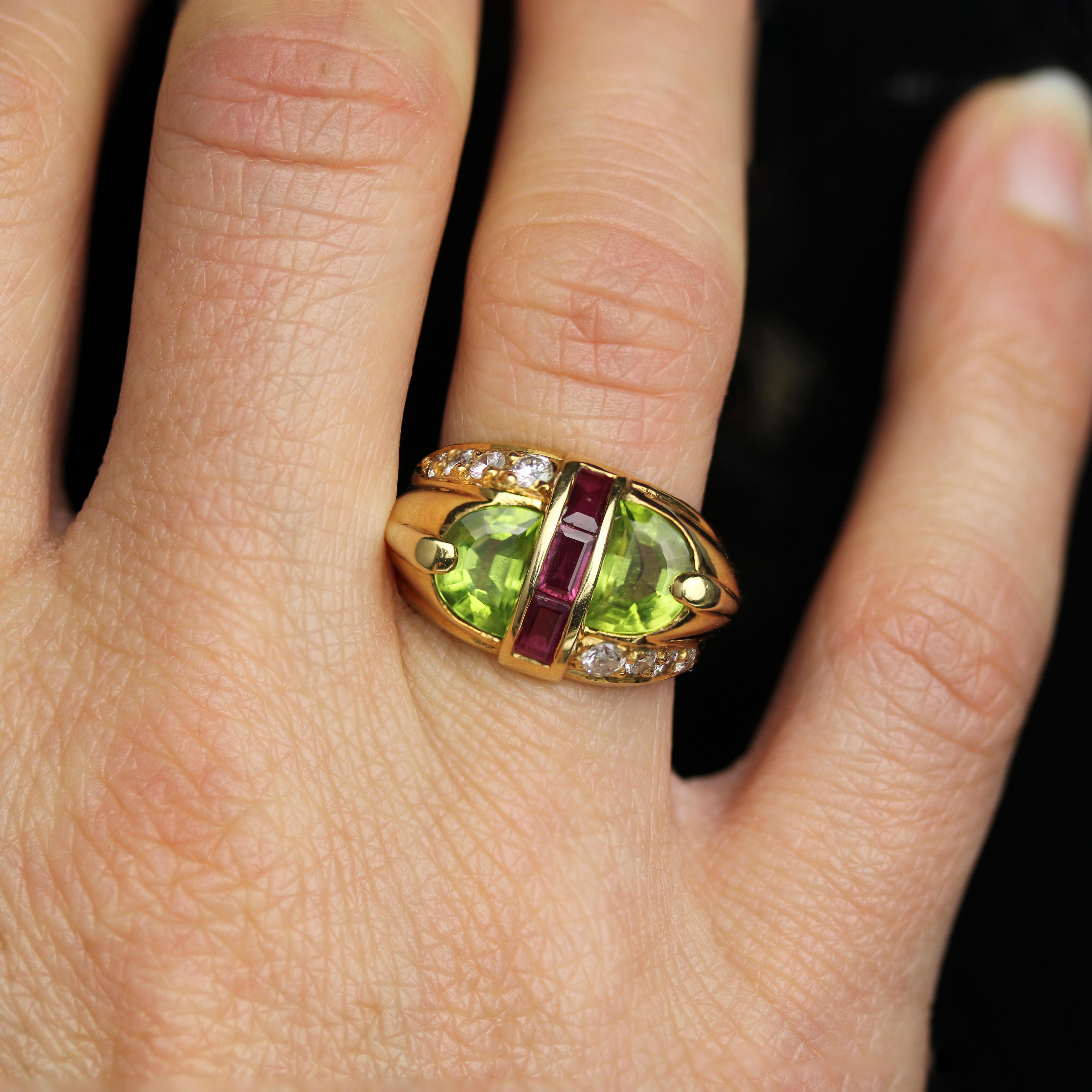 Modern Peridot Rubies Diamonds 18 Karat Yellow Gold Signet Ring For Sale 5