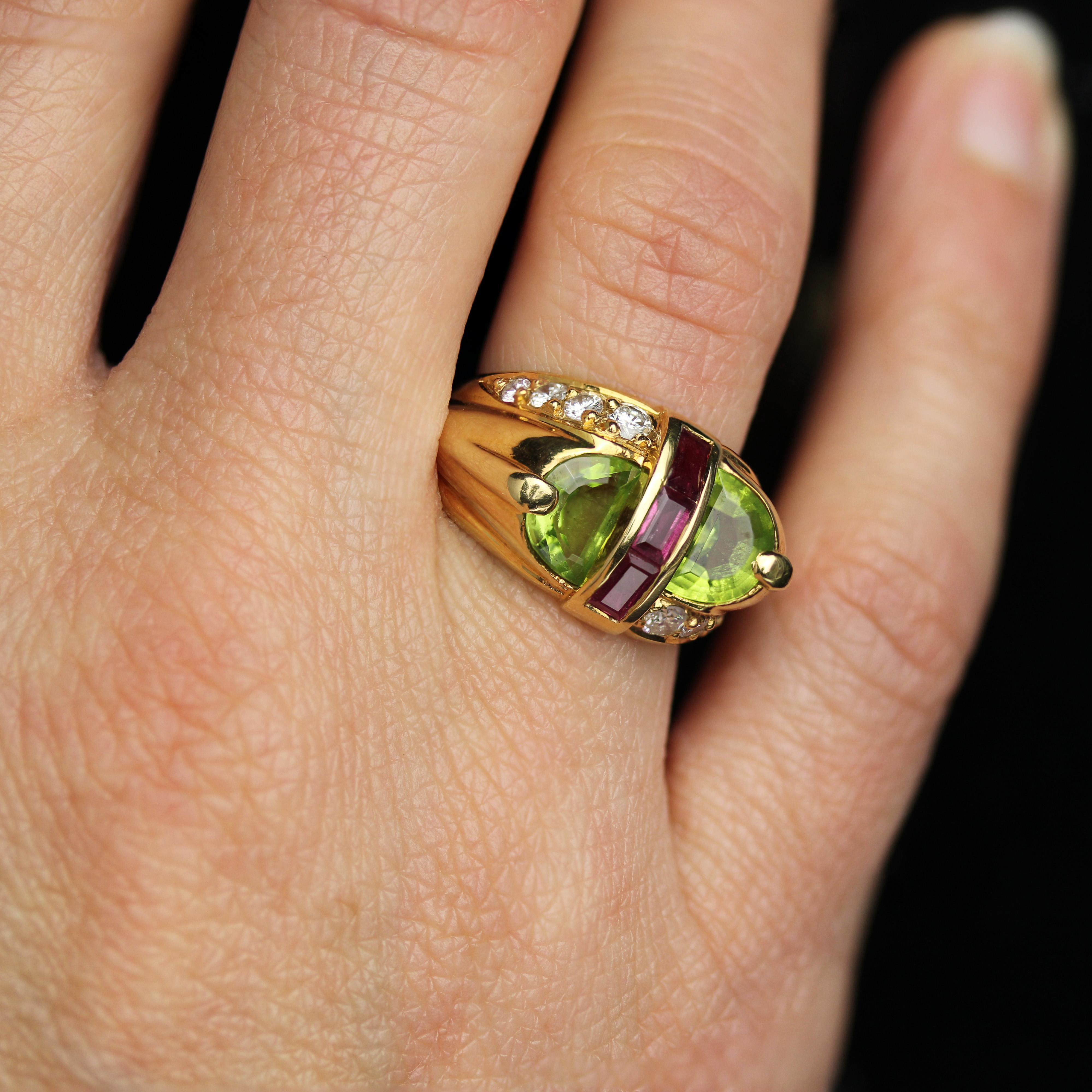 Modern Peridot Rubies Diamonds 18 Karat Yellow Gold Signet Ring For Sale 6
