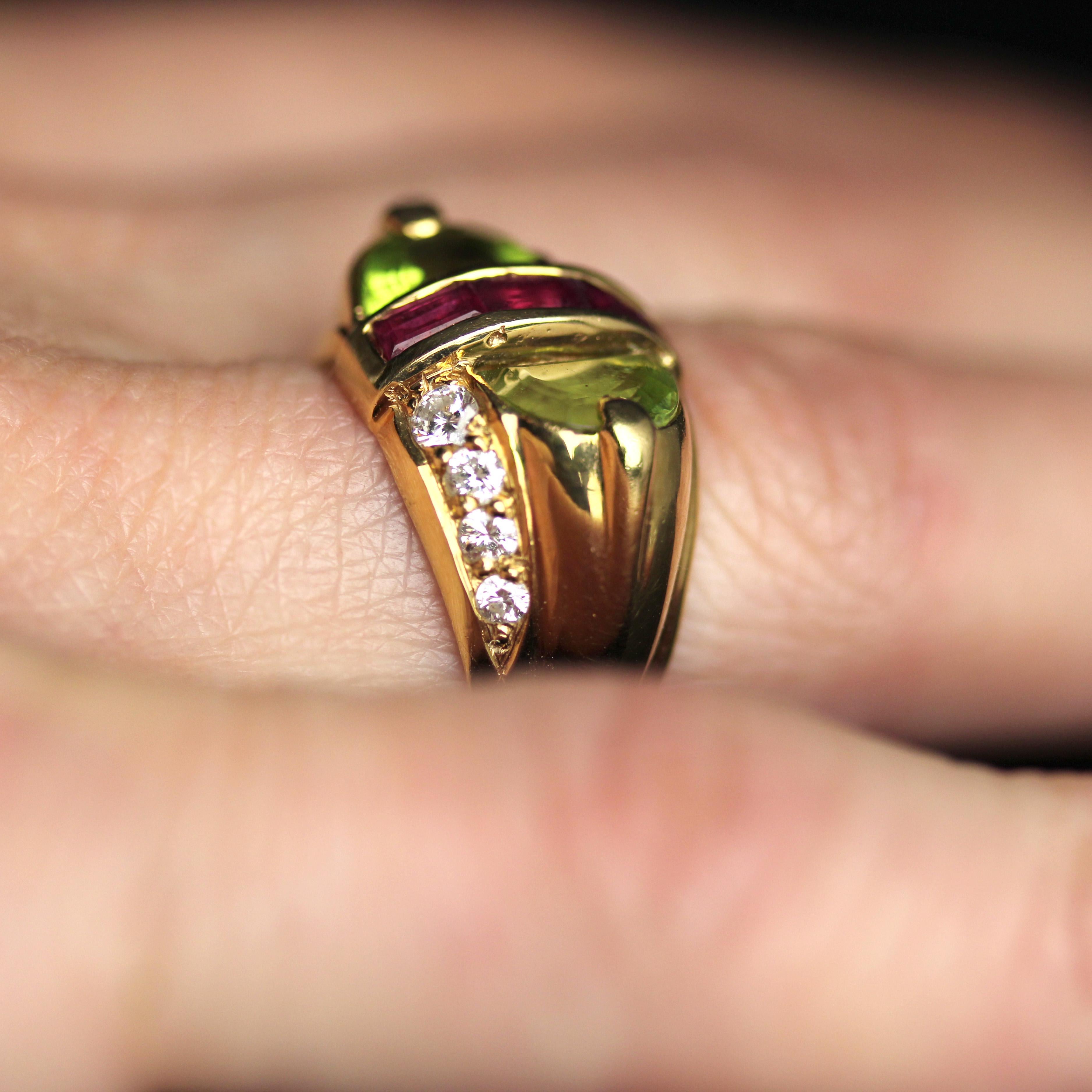 Modern Peridot Rubies Diamonds 18 Karat Yellow Gold Signet Ring For Sale 7