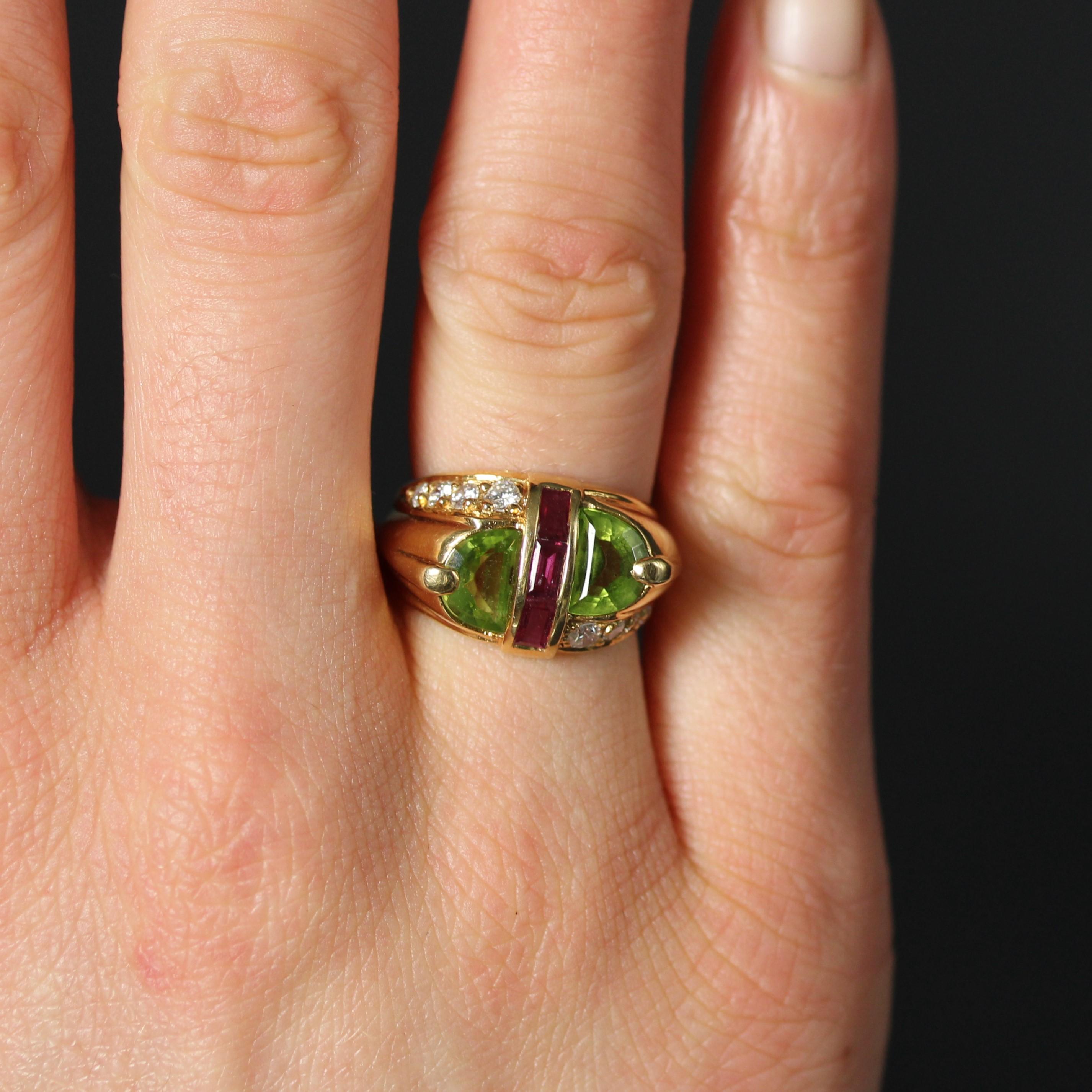 Modern Peridot Rubies Diamonds 18 Karat Yellow Gold Signet Ring For Sale 9