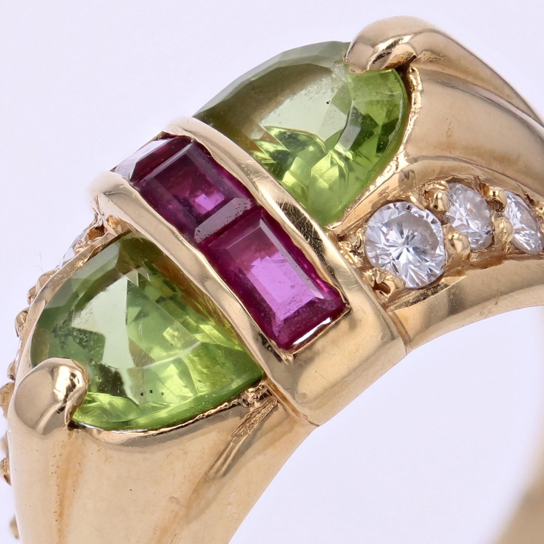 Modern Peridot Rubies Diamonds 18 Karat Yellow Gold Signet Ring For Sale 3