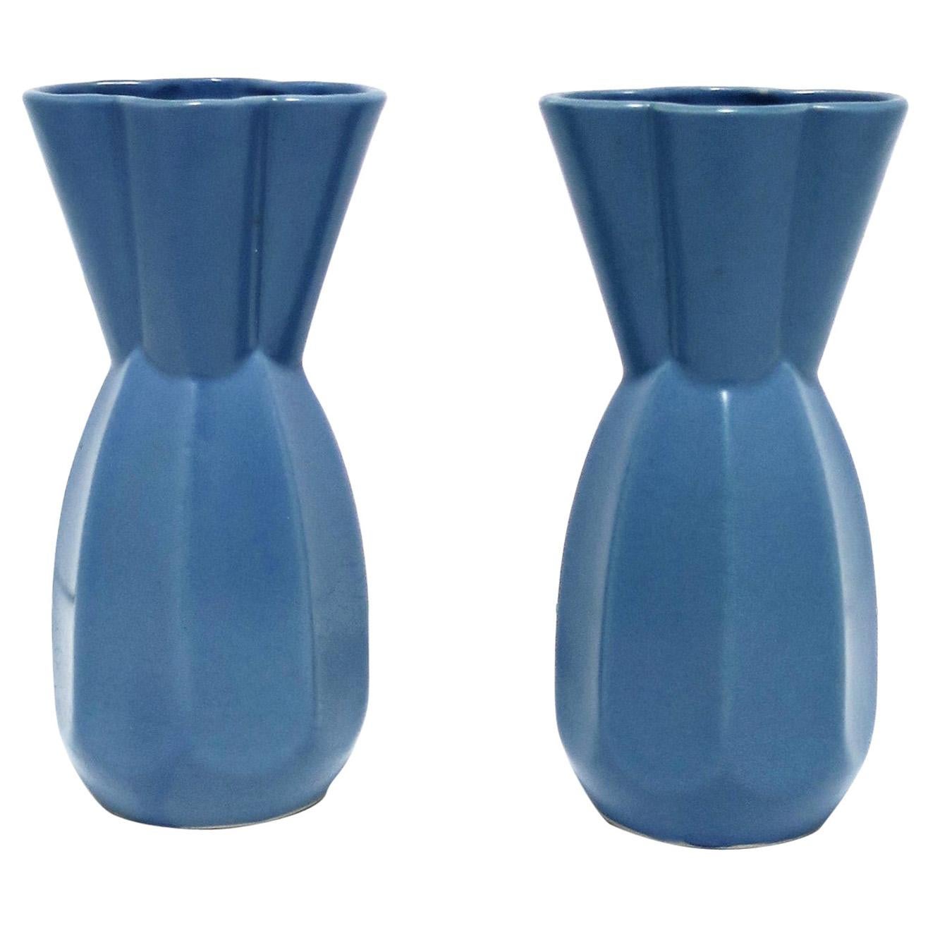 Blaue japanische Keramikvasen, Paar  im Angebot