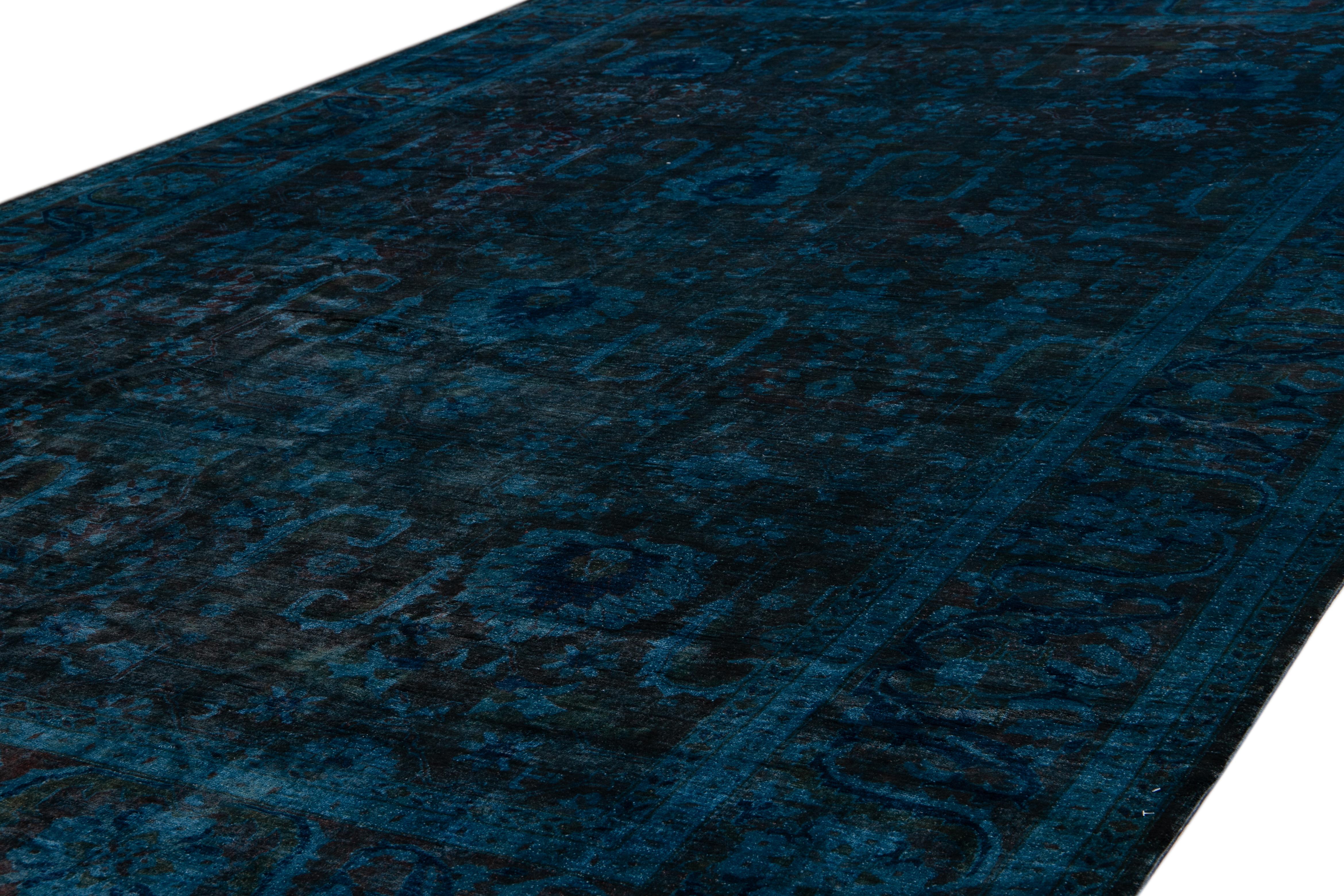 Moderner persischer handgefertigter Overdyed-Wollteppich in Grau & Blau im Zustand „Neu“ im Angebot in Norwalk, CT