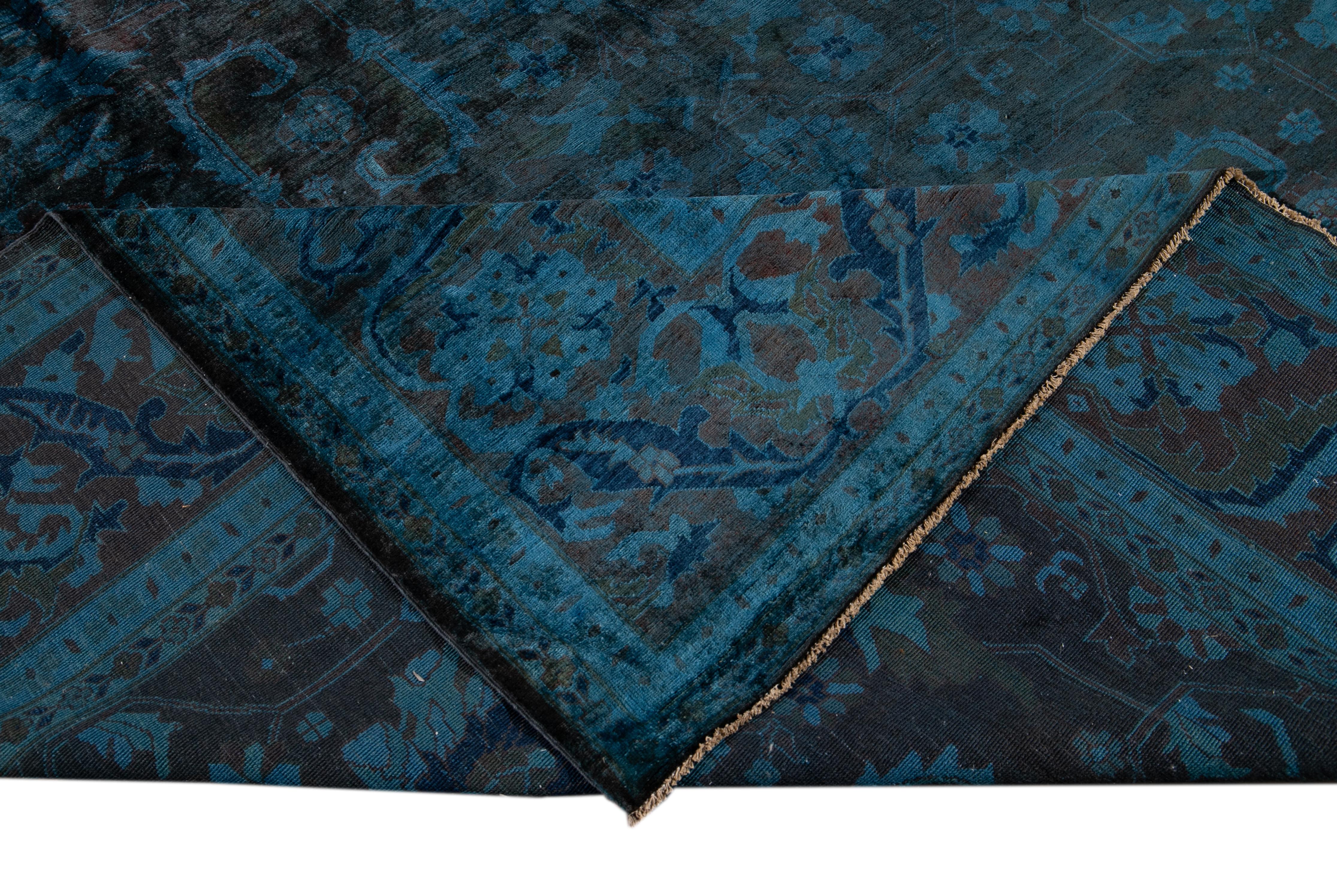 Moderner persischer handgefertigter Overdyed-Wollteppich in Grau & Blau (21. Jahrhundert und zeitgenössisch) im Angebot