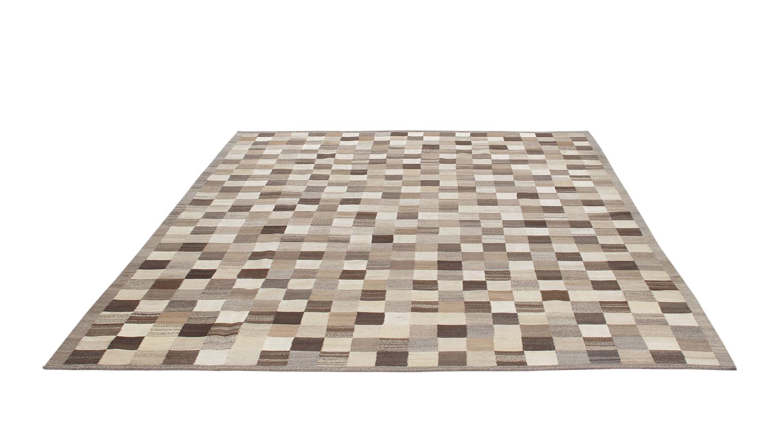 Contemporary Modern Persian Shiraz Flat-Weave Rug with a Checkered Design For Sale