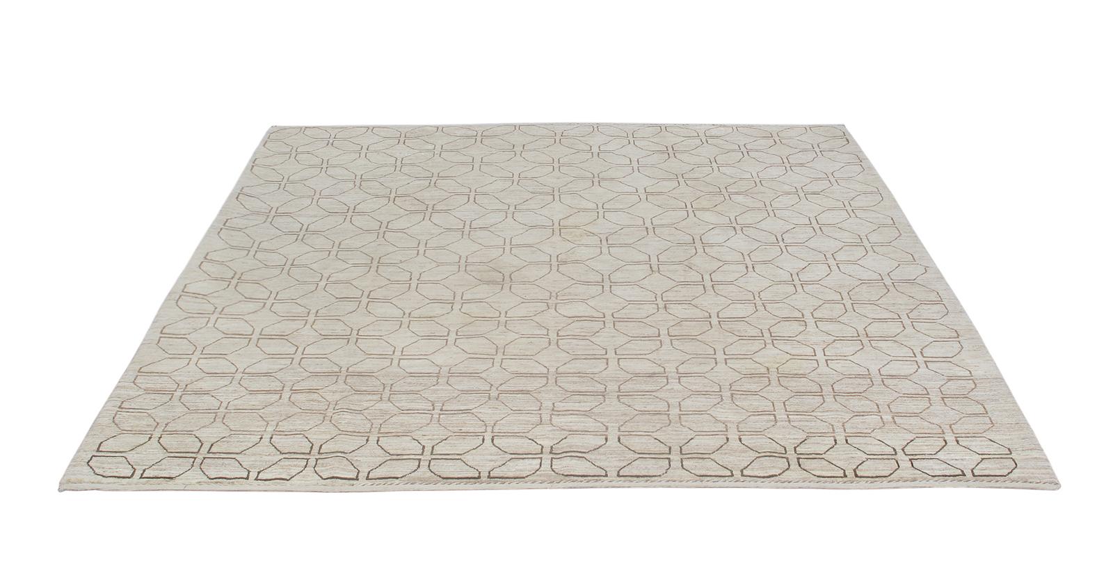 Hand-Knotted Modern Persian Shiraz Handknotted Rug in Natural Tones For Sale