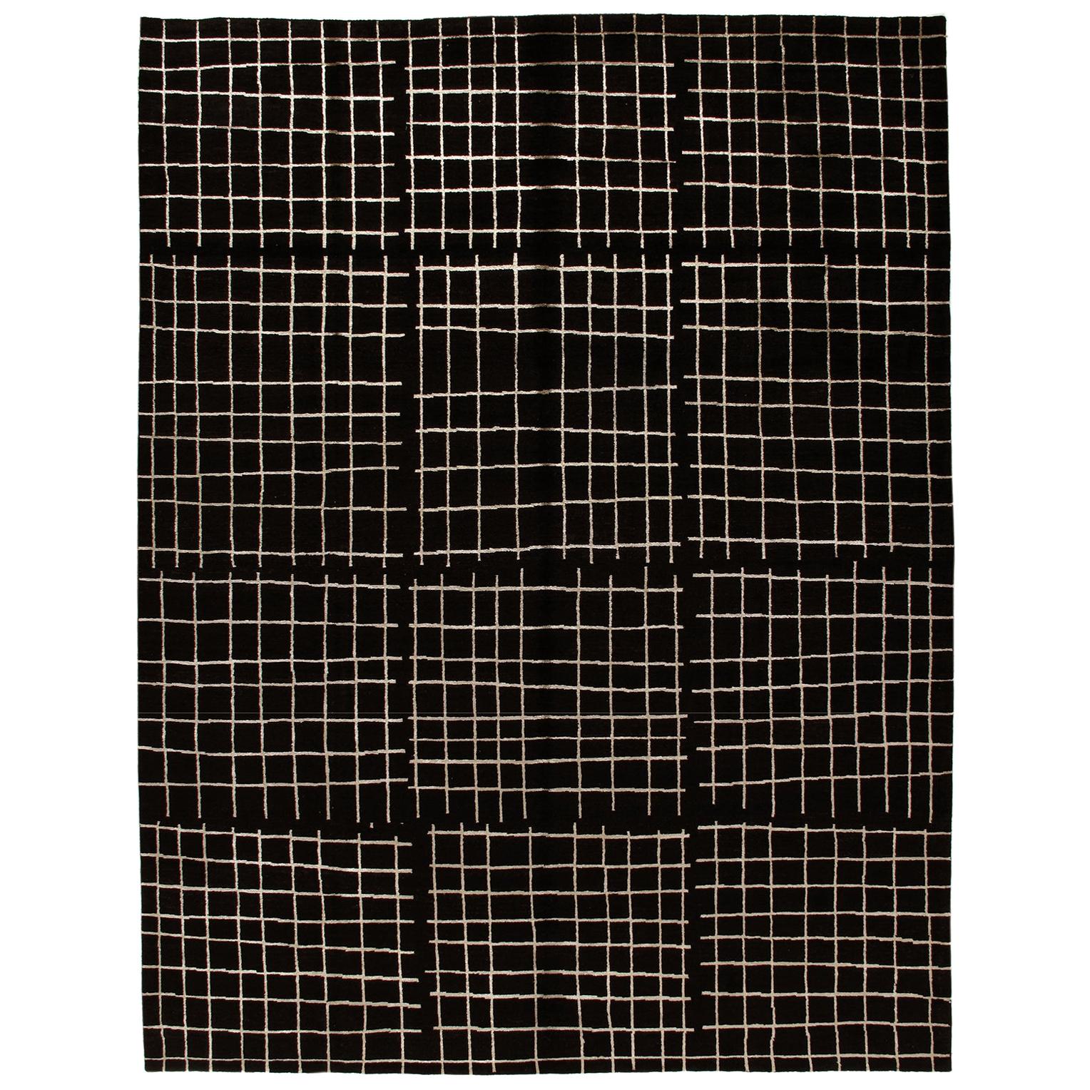 Tapis persan moderne Shiraz noué à la main aux couleurs noires et or en vente