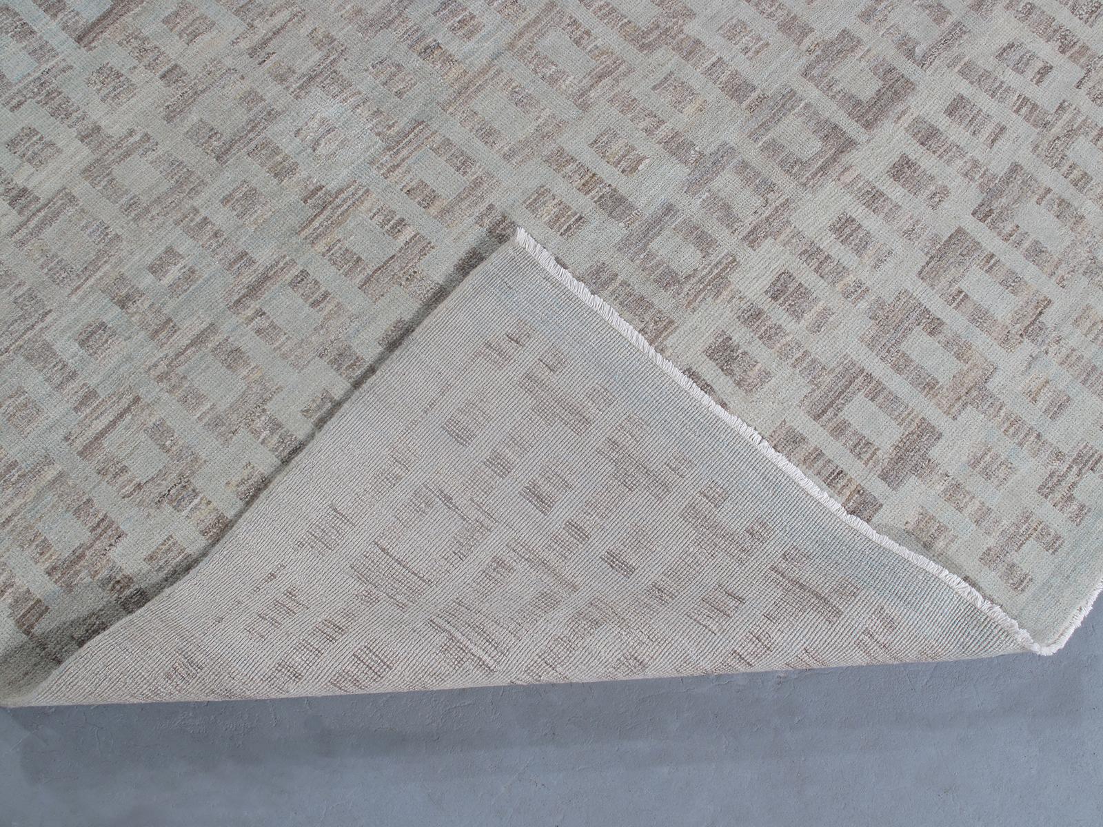 Moderner persischer Shiraz-Teppich im Zustand „Neu“ im Angebot in New York, NY