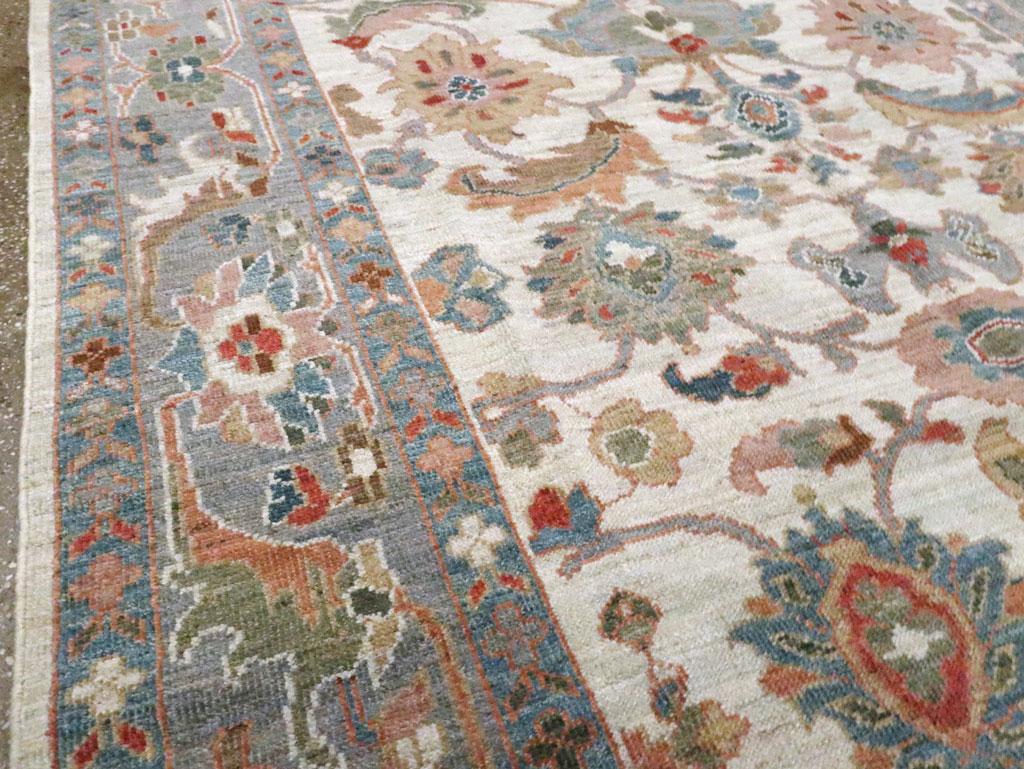 Moderner persischer Sultanabad-Akzentteppich (Persisch) im Angebot